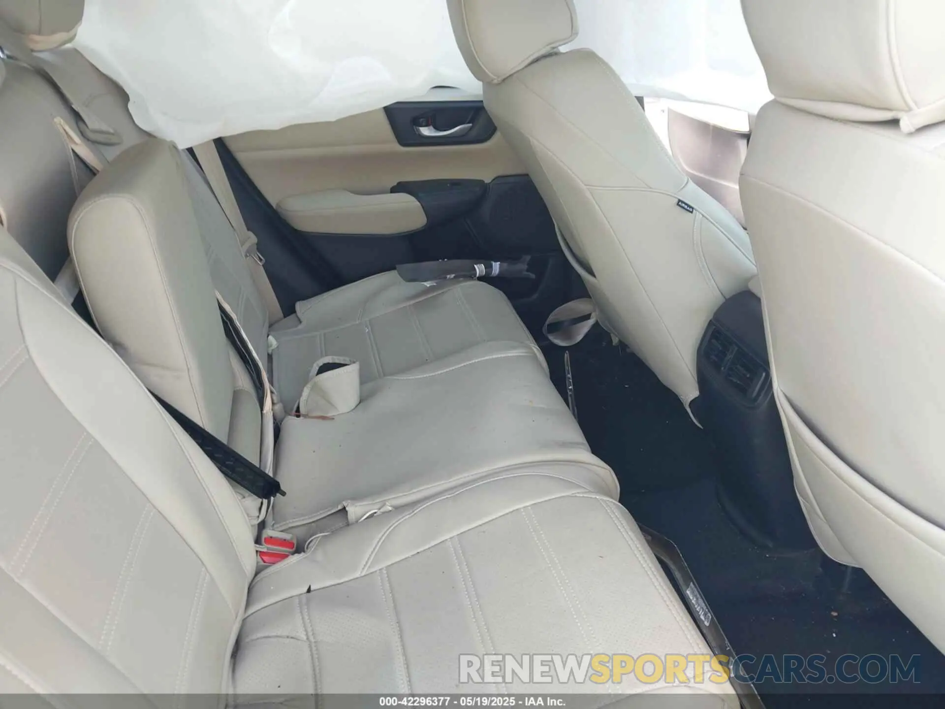 8 Photograph of a damaged car 2HKRW5H33KH418401 HONDA CR-V 2019