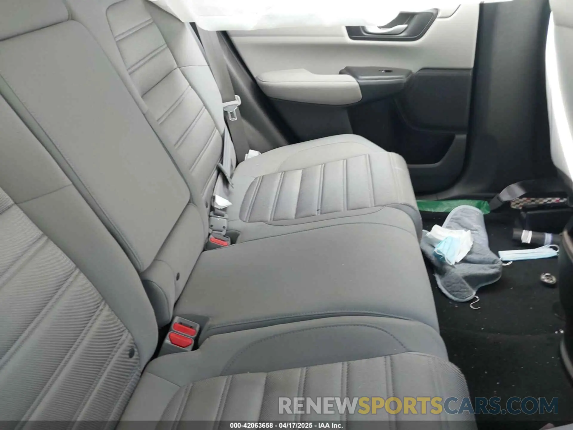 8 Photograph of a damaged car 2HKRW5H35KH403561 HONDA CR-V 2019