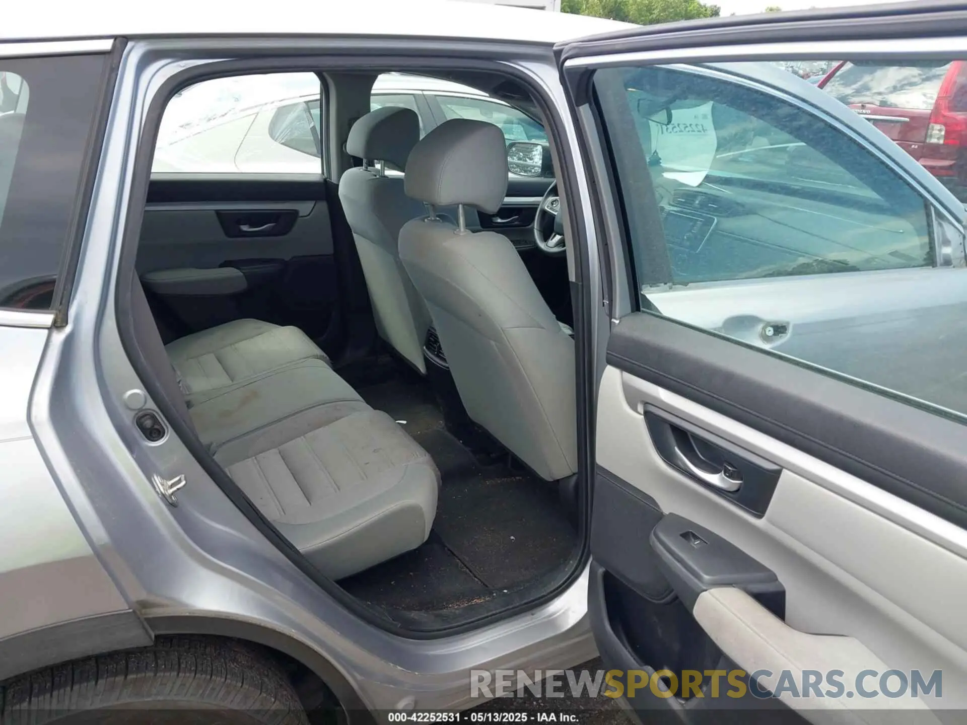 8 Photograph of a damaged car 2HKRW5H36KH416089 HONDA CR-V 2019