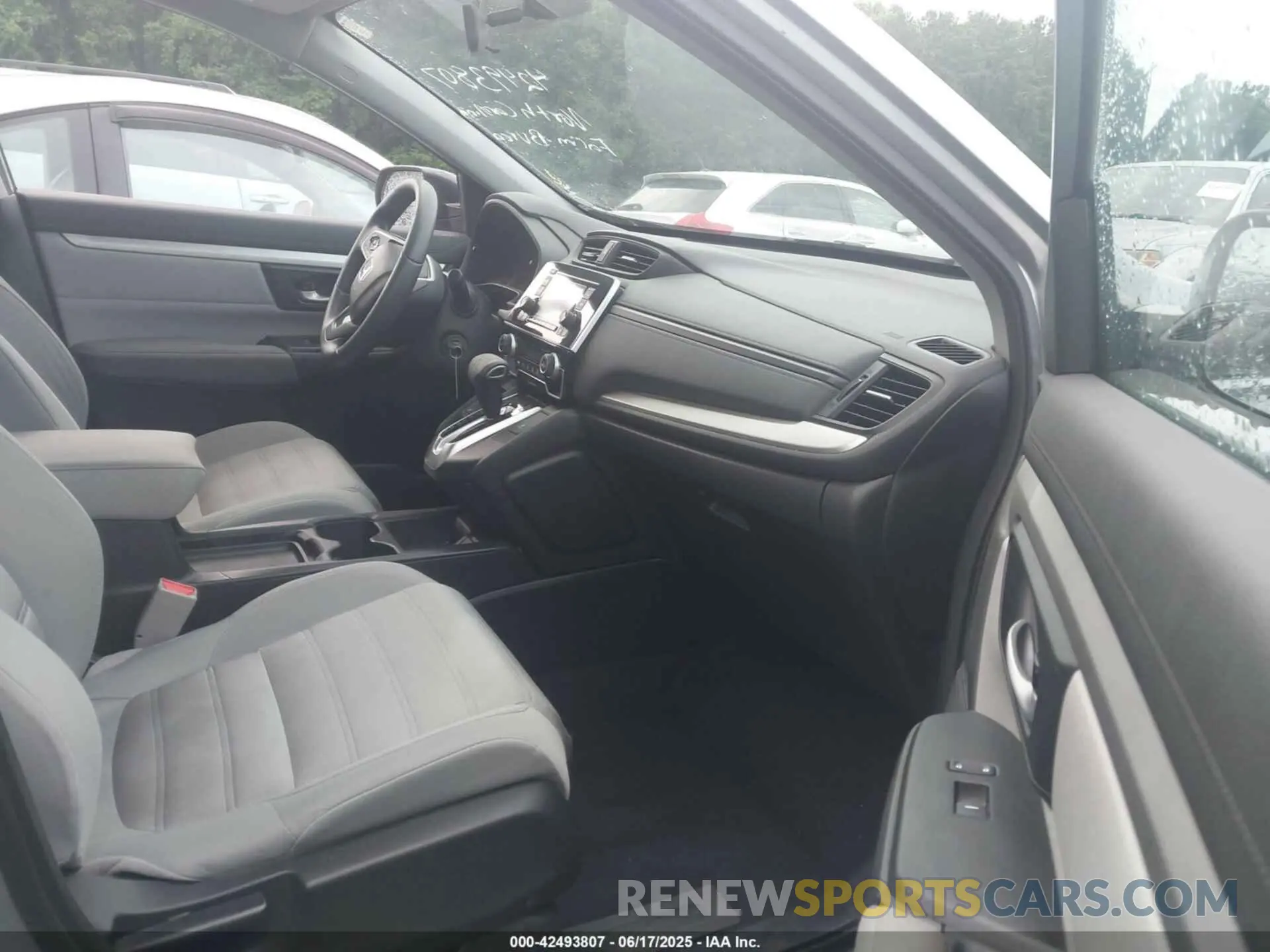 5 Photograph of a damaged car 2HKRW5H37KH420636 HONDA CR-V 2019