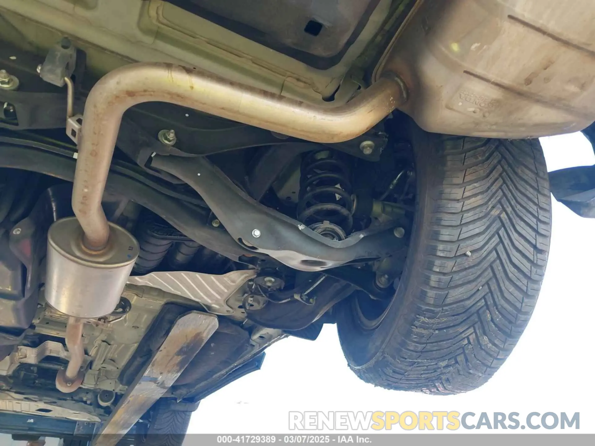 17 Photograph of a damaged car 2HKRW5H39KH410755 HONDA CR-V 2019