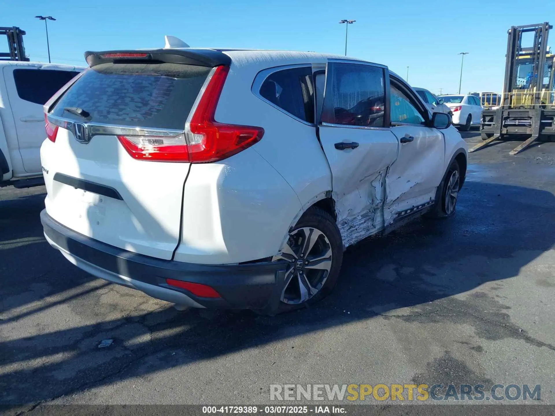 4 Photograph of a damaged car 2HKRW5H39KH410755 HONDA CR-V 2019
