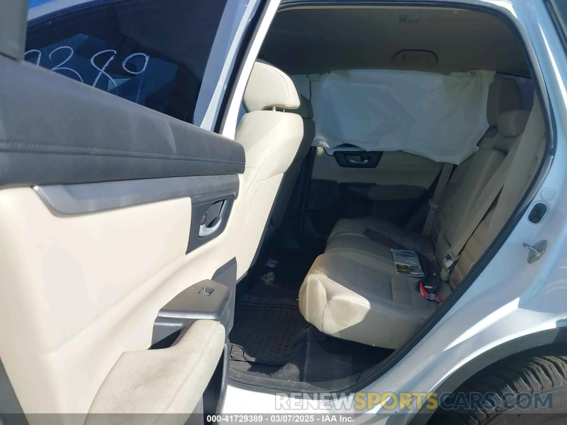 8 Photograph of a damaged car 2HKRW5H39KH410755 HONDA CR-V 2019