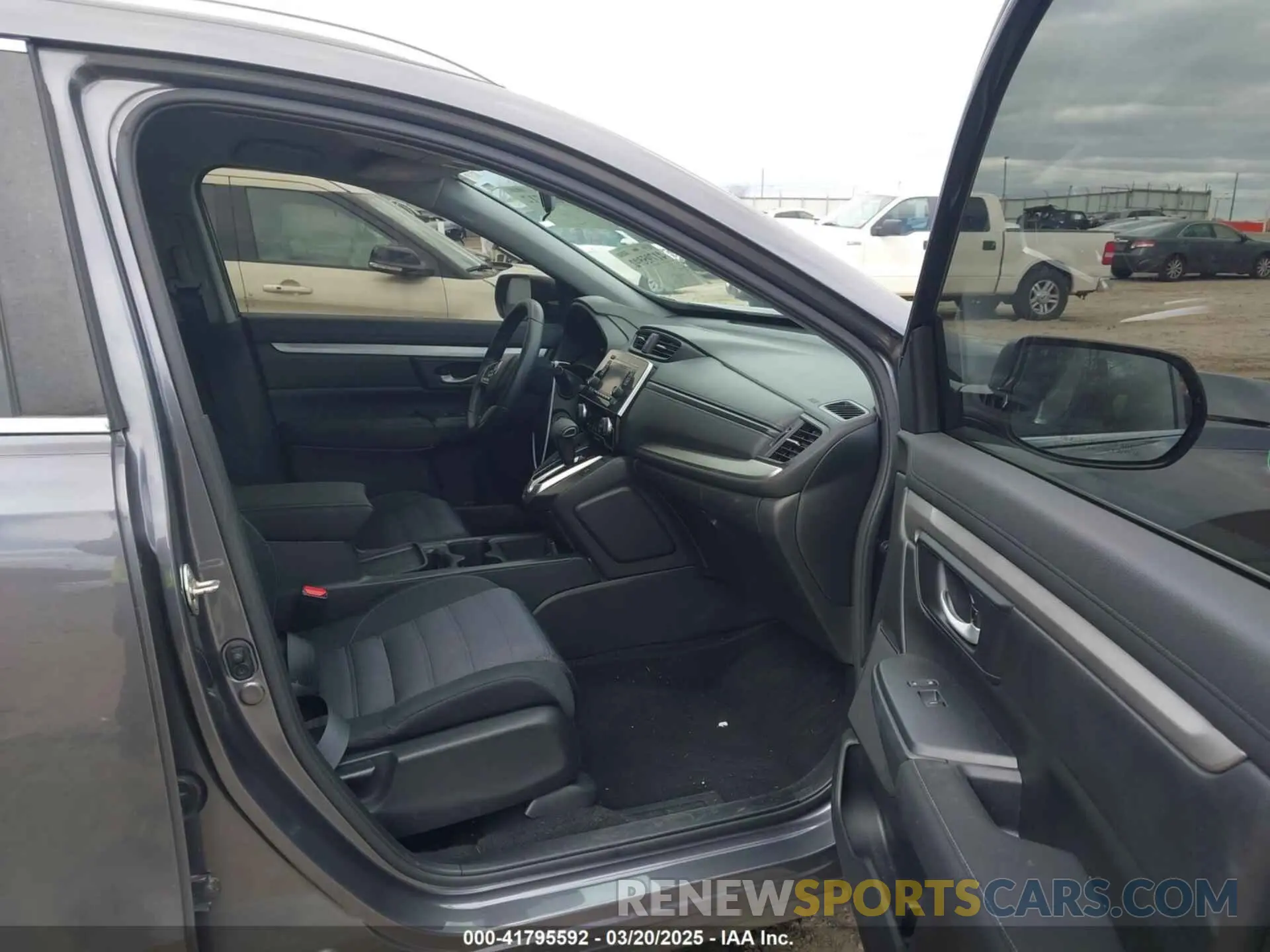 5 Photograph of a damaged car 2HKRW6H30KH208392 HONDA CR-V 2019