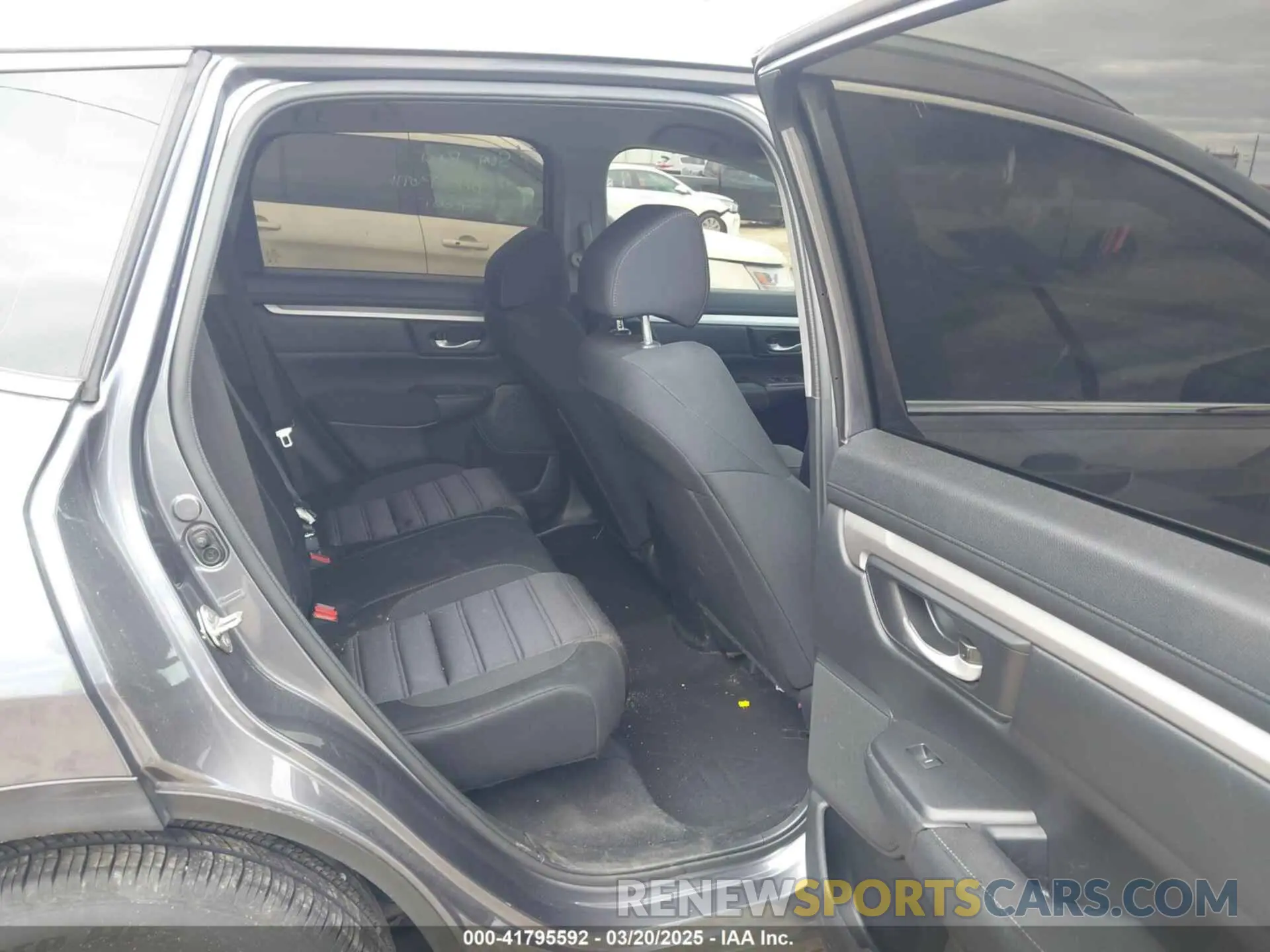 8 Photograph of a damaged car 2HKRW6H30KH208392 HONDA CR-V 2019