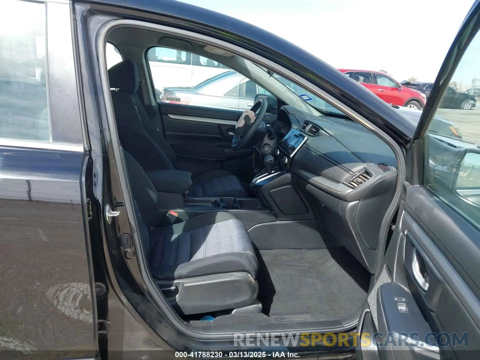 5 Photograph of a damaged car 2HKRW6H31KH208935 HONDA CR-V 2019