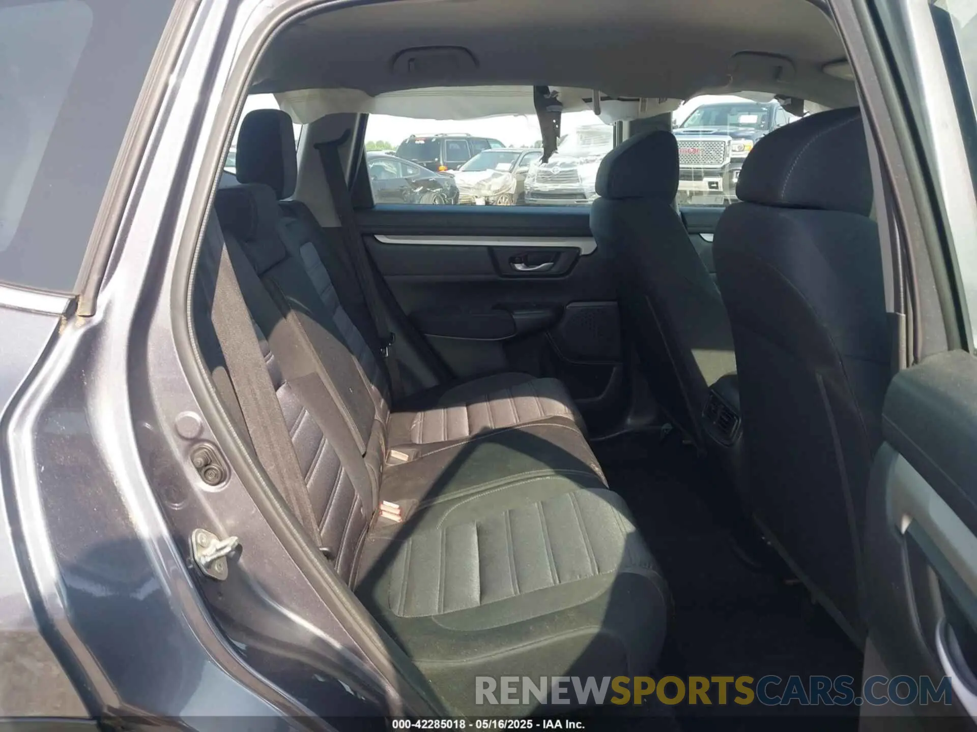 8 Photograph of a damaged car 2HKRW6H31KH220180 HONDA CR-V 2019