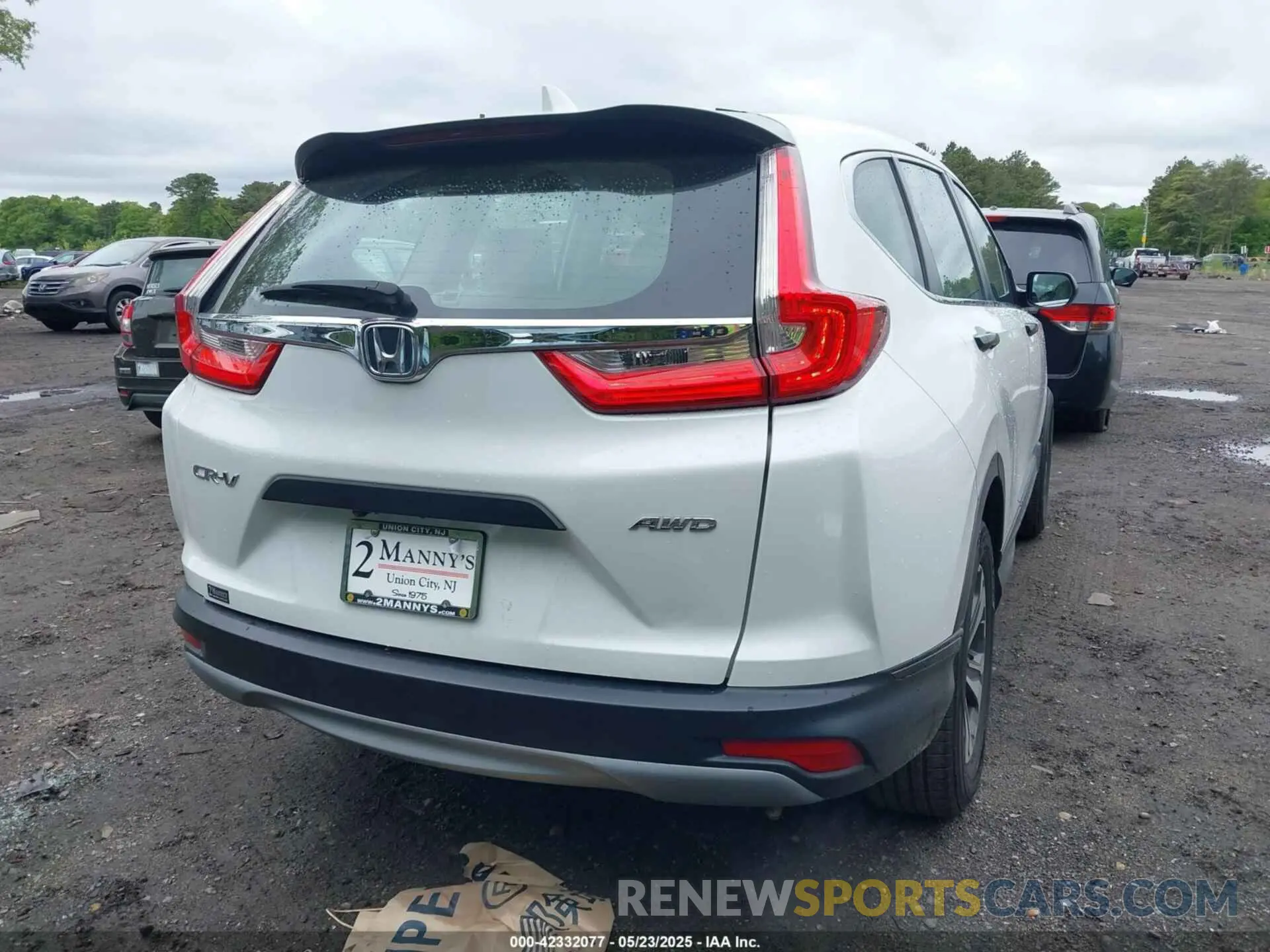 17 Photograph of a damaged car 2HKRW6H32KH224626 HONDA CR-V 2019