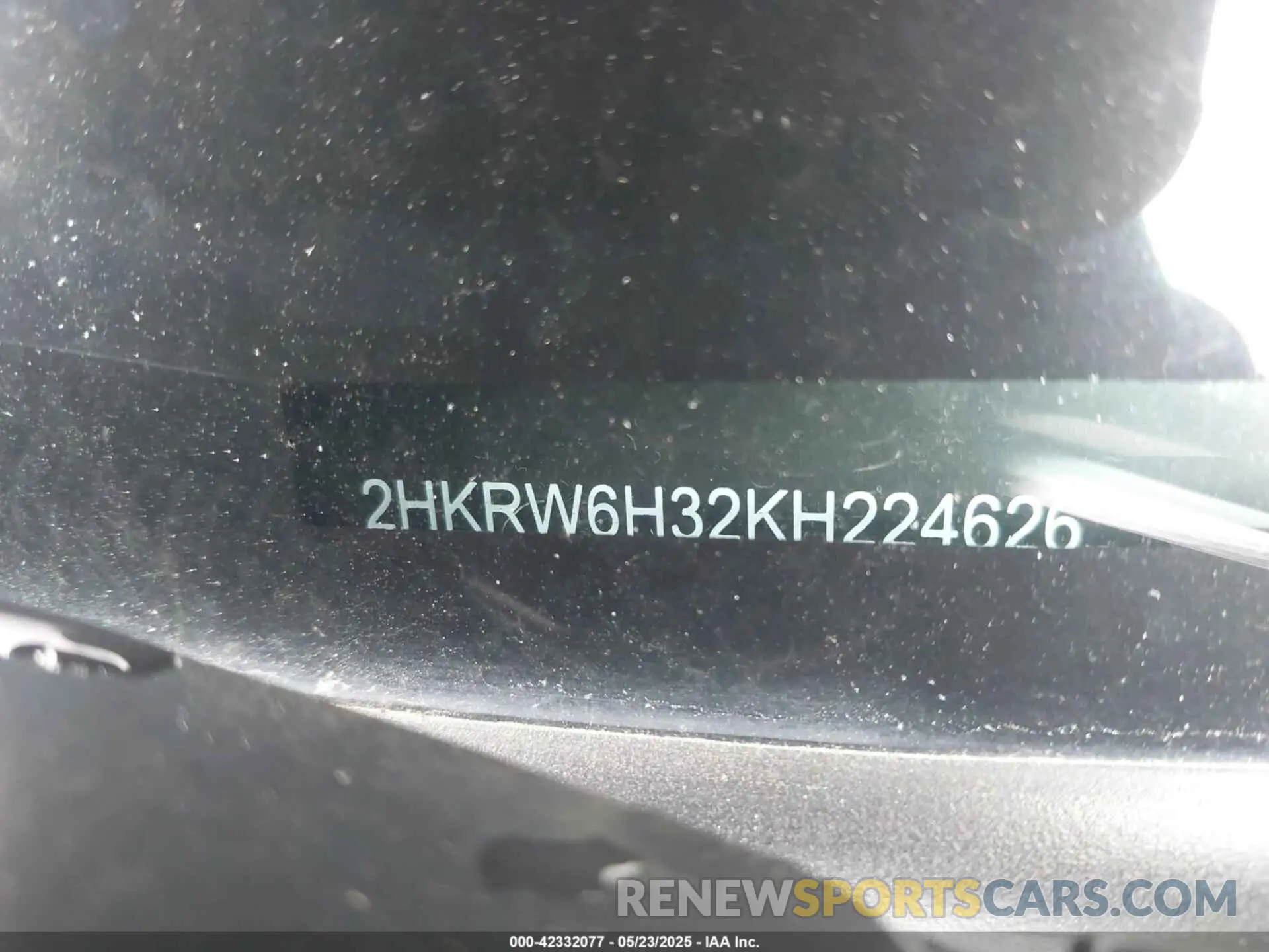 18 Photograph of a damaged car 2HKRW6H32KH224626 HONDA CR-V 2019