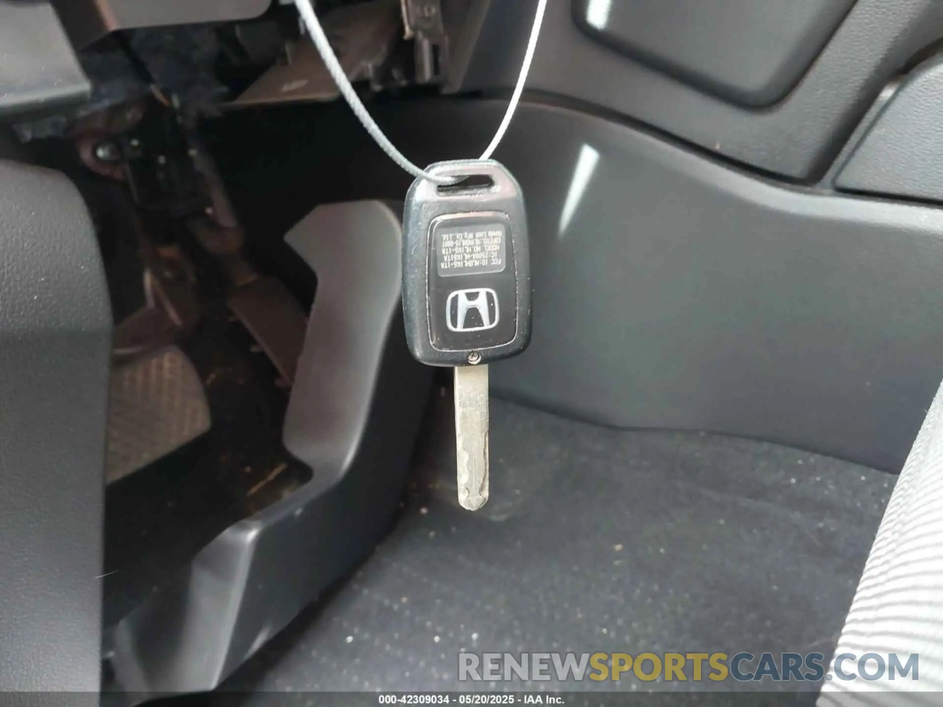 11 Photograph of a damaged car 2HKRW6H33KH210332 HONDA CR-V 2019