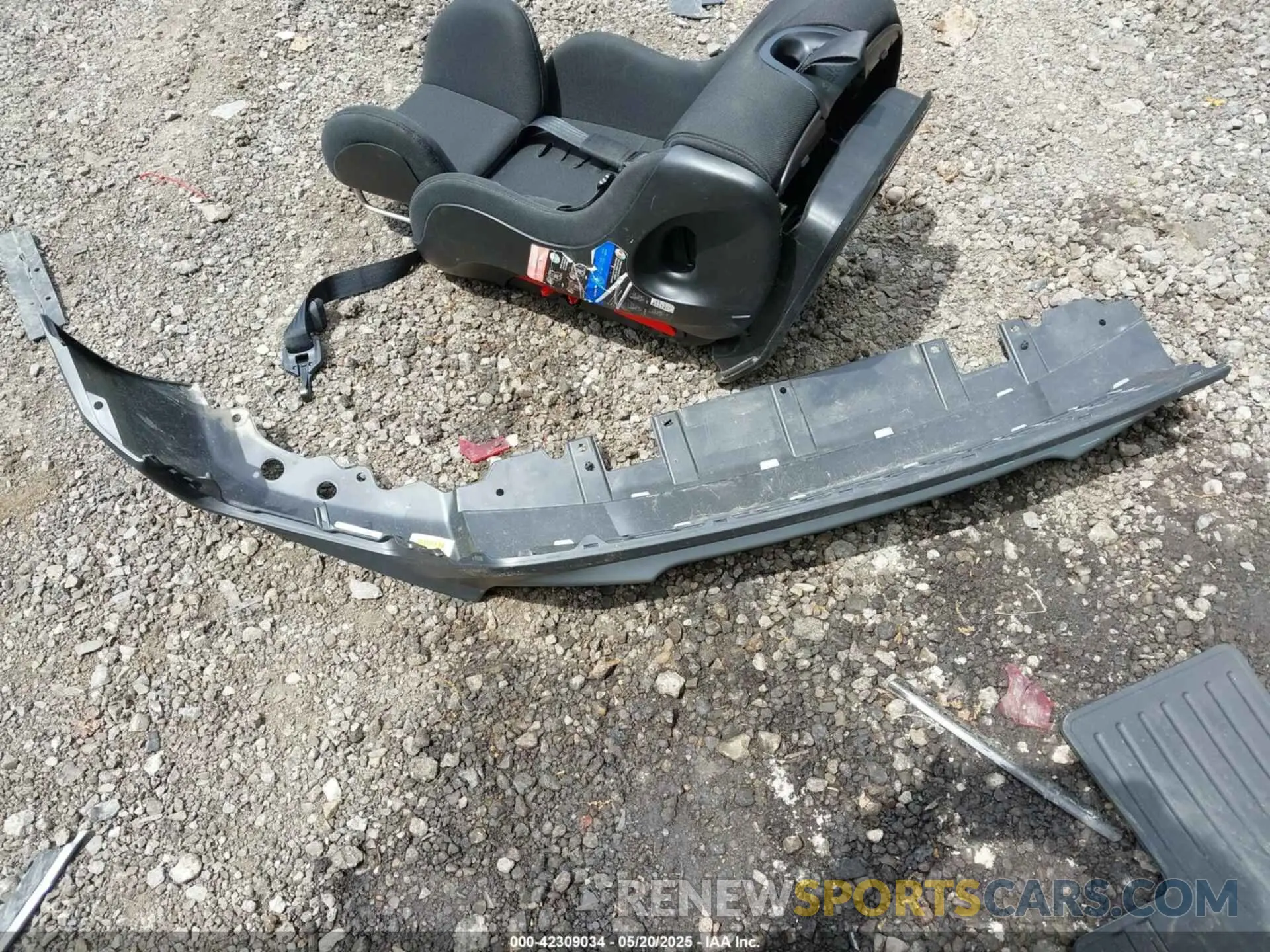 12 Photograph of a damaged car 2HKRW6H33KH210332 HONDA CR-V 2019