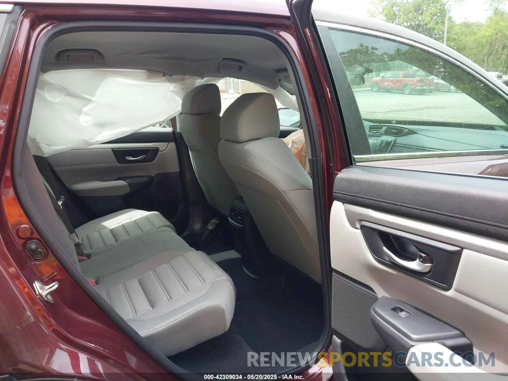 8 Photograph of a damaged car 2HKRW6H33KH210332 HONDA CR-V 2019