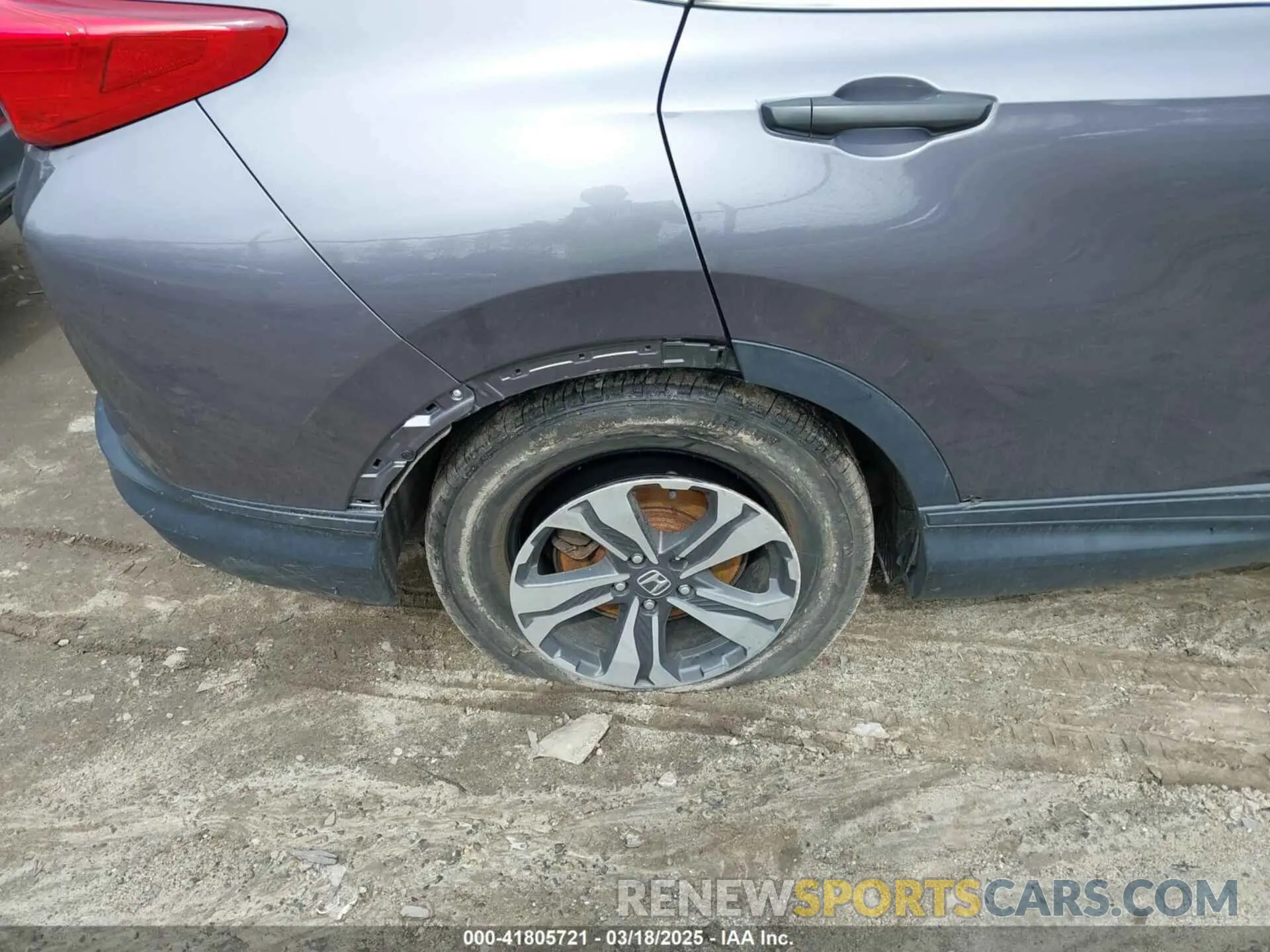 18 Photograph of a damaged car 2HKRW6H34KH219010 HONDA CR-V 2019