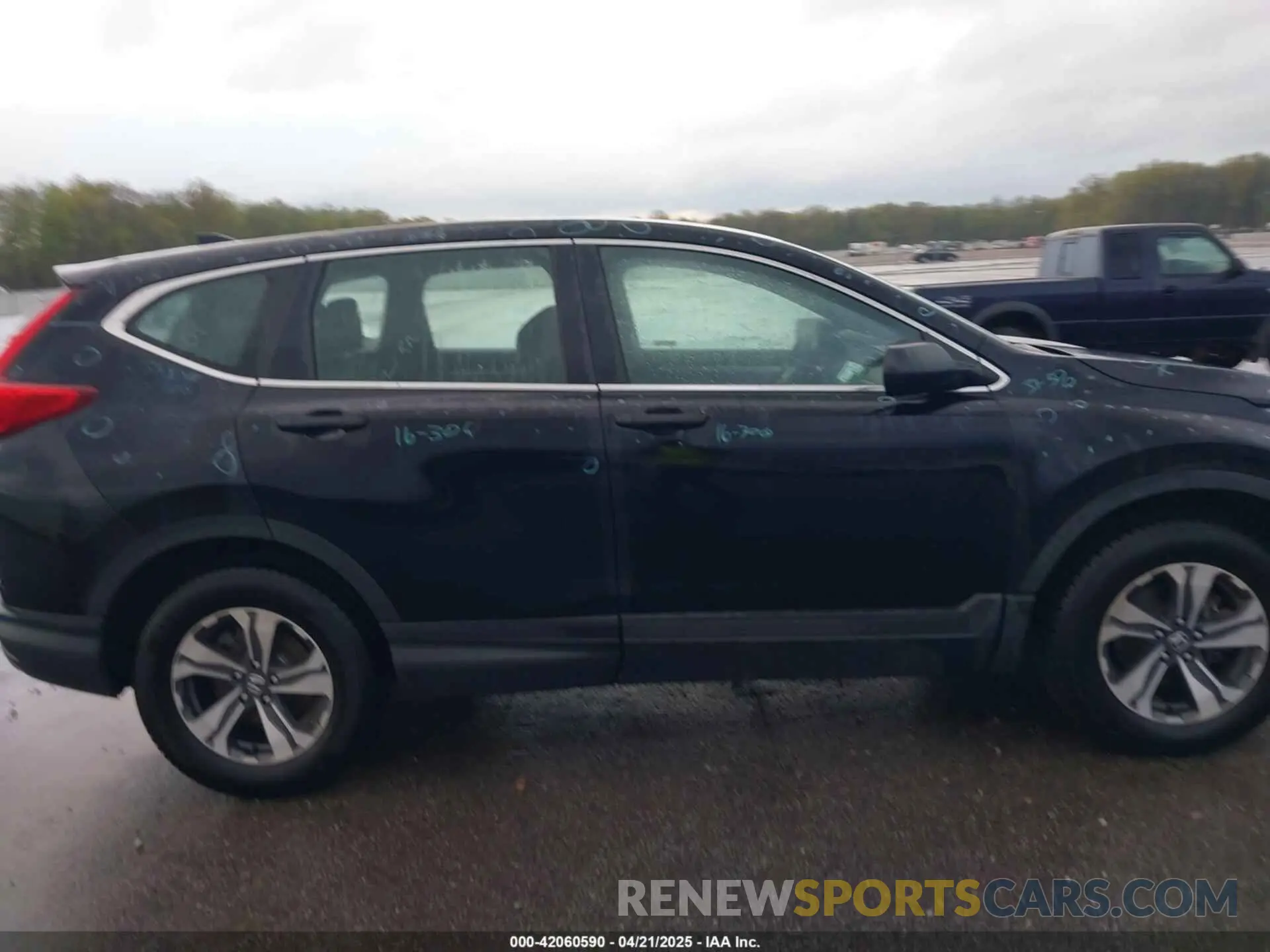 13 Photograph of a damaged car 2HKRW6H34KH221016 HONDA CR-V 2019