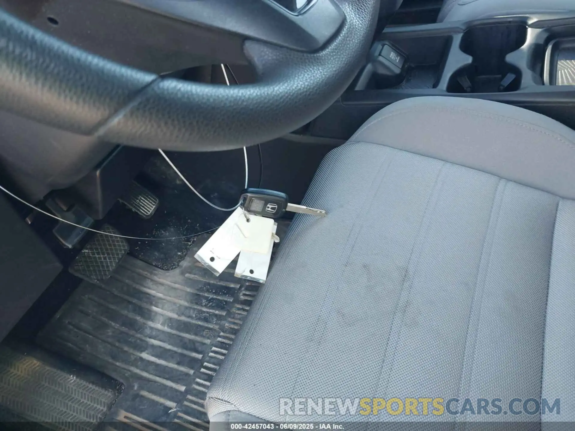11 Photograph of a damaged car 2HKRW6H36KH221499 HONDA CR-V 2019