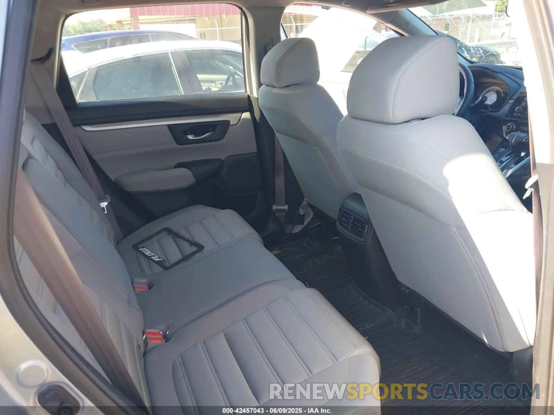 8 Photograph of a damaged car 2HKRW6H36KH221499 HONDA CR-V 2019