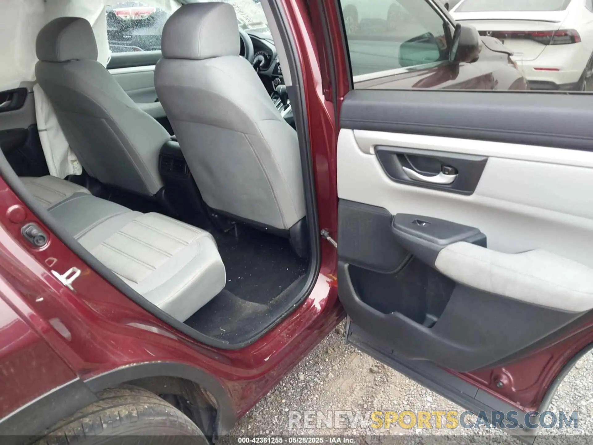 8 Photograph of a damaged car 2HKRW6H38KH203442 HONDA CR-V 2019
