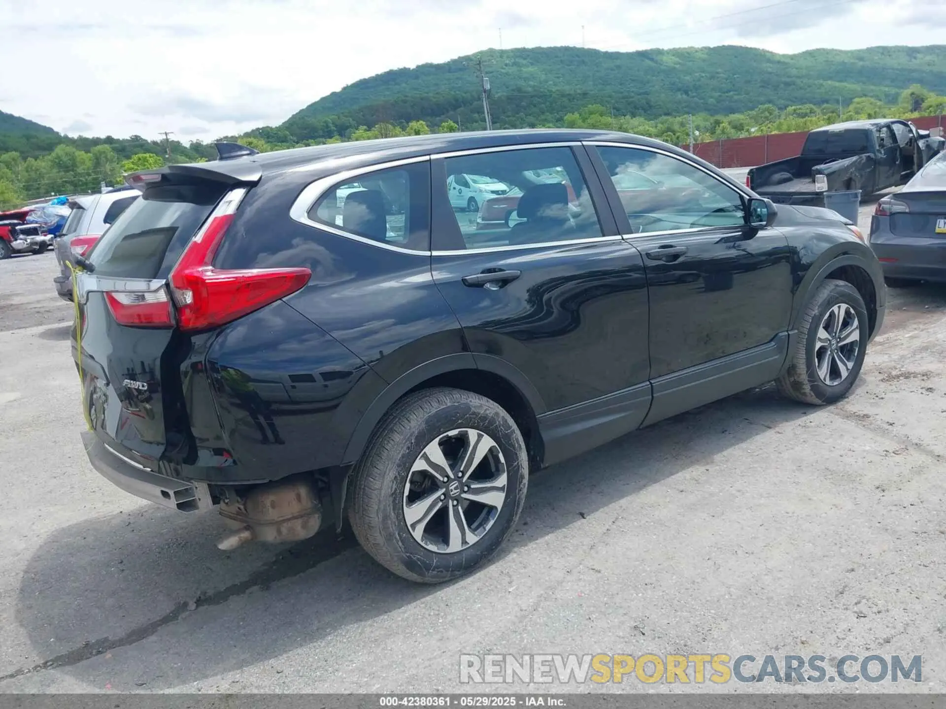 4 Photograph of a damaged car 2HKRW6H3XKH208867 HONDA CR-V 2019
