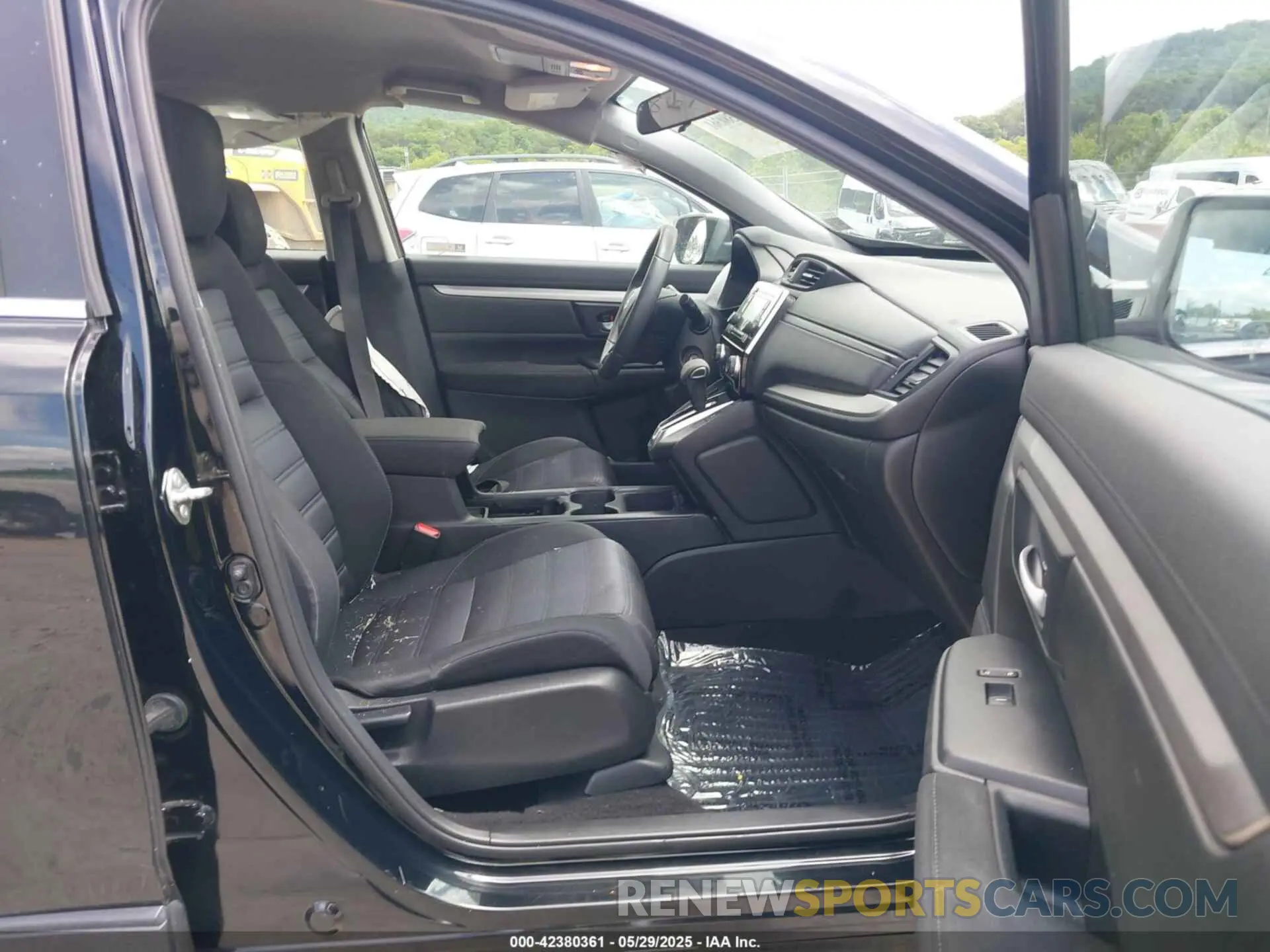 5 Photograph of a damaged car 2HKRW6H3XKH208867 HONDA CR-V 2019