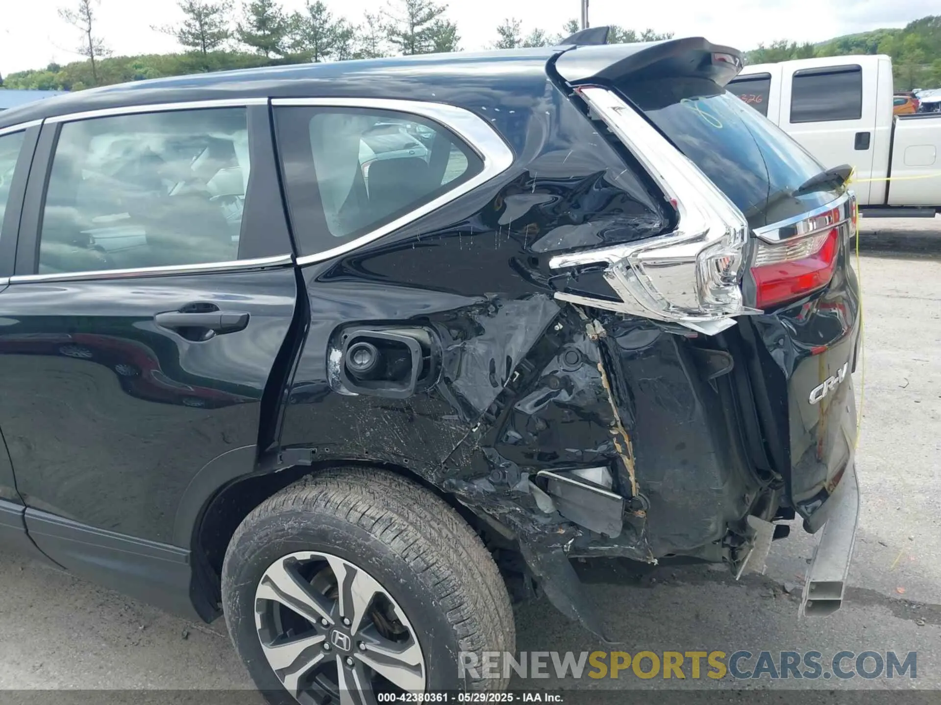 6 Photograph of a damaged car 2HKRW6H3XKH208867 HONDA CR-V 2019