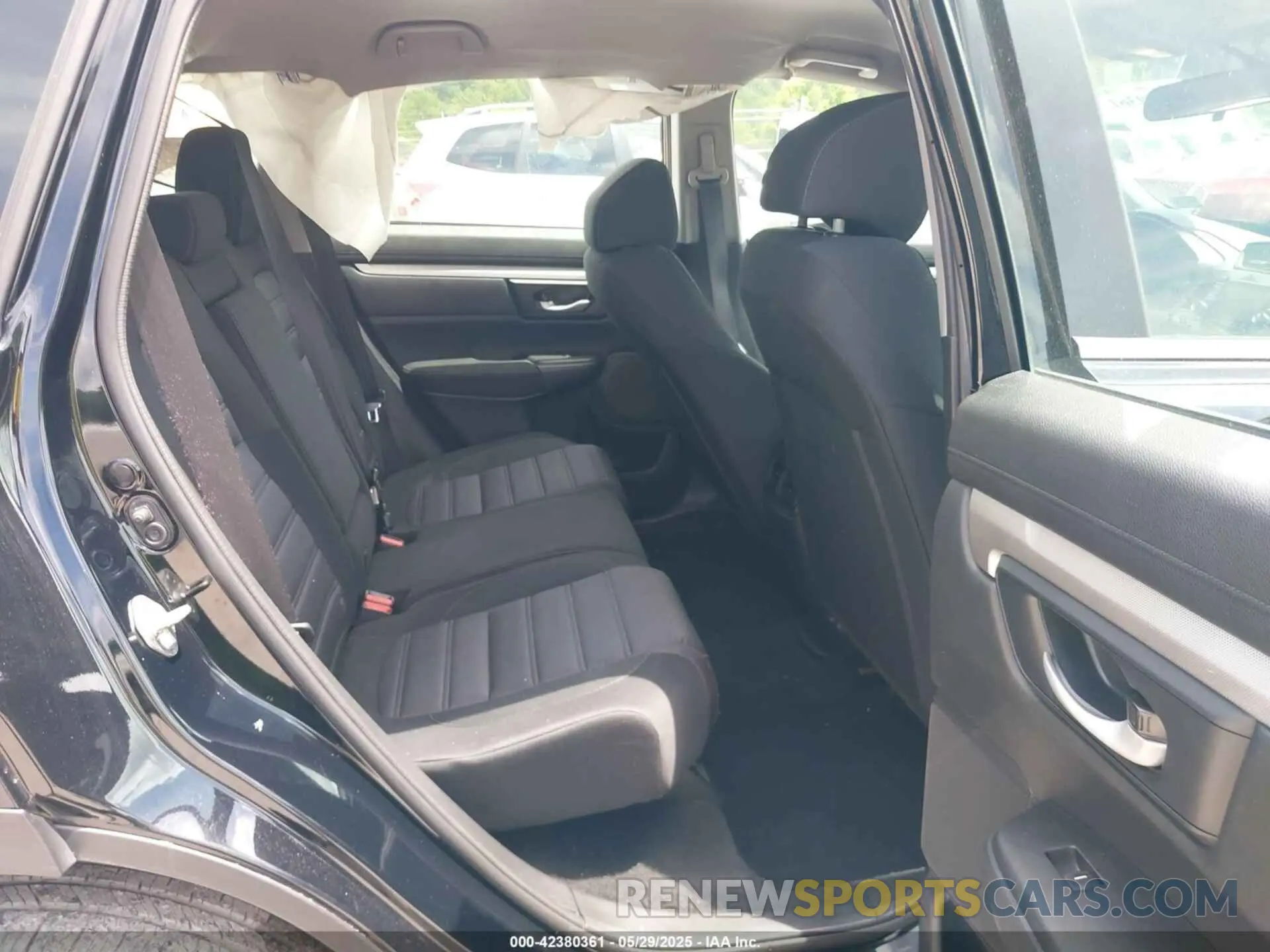 8 Photograph of a damaged car 2HKRW6H3XKH208867 HONDA CR-V 2019