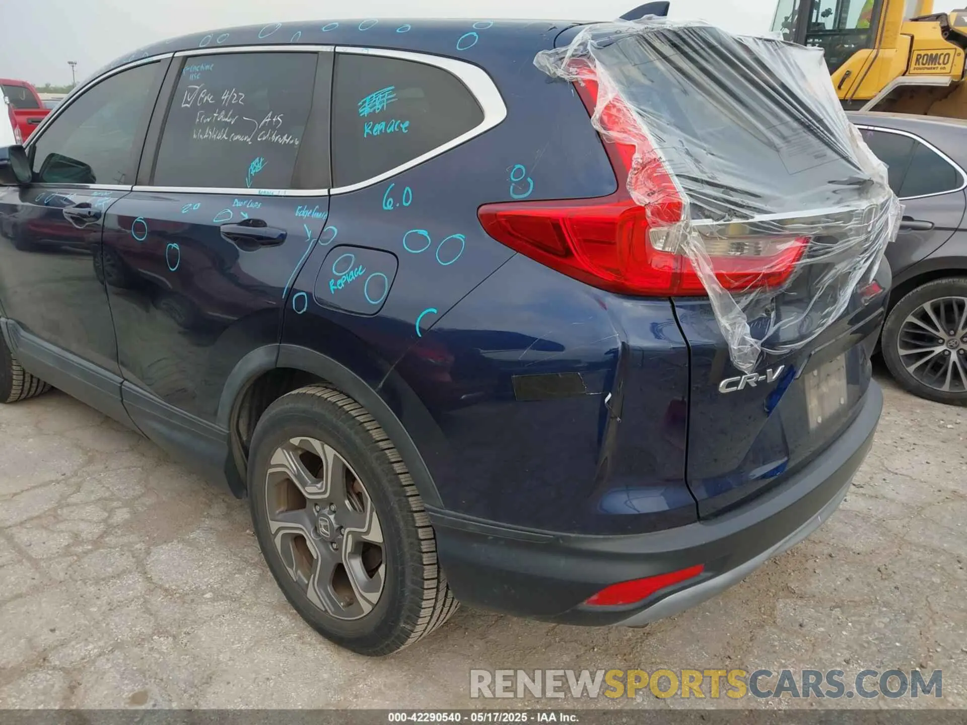 3 Photograph of a damaged car 5J6RW1H50KA008571 HONDA CR-V 2019