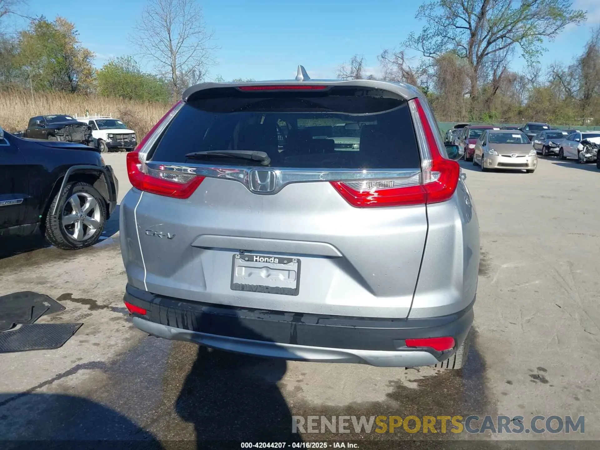 16 Photograph of a damaged car 5J6RW1H50KA012894 HONDA CR-V 2019