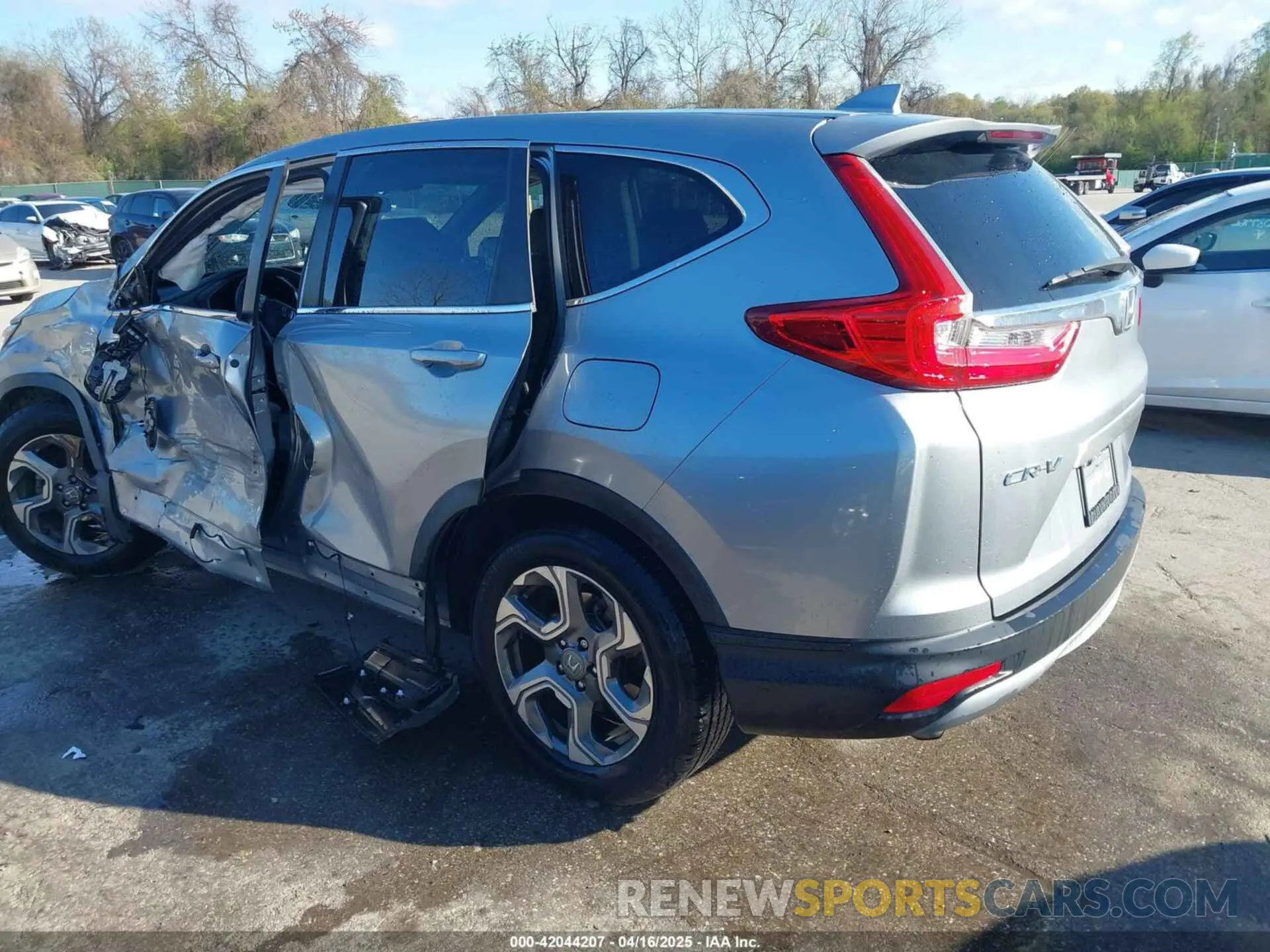 18 Photograph of a damaged car 5J6RW1H50KA012894 HONDA CR-V 2019