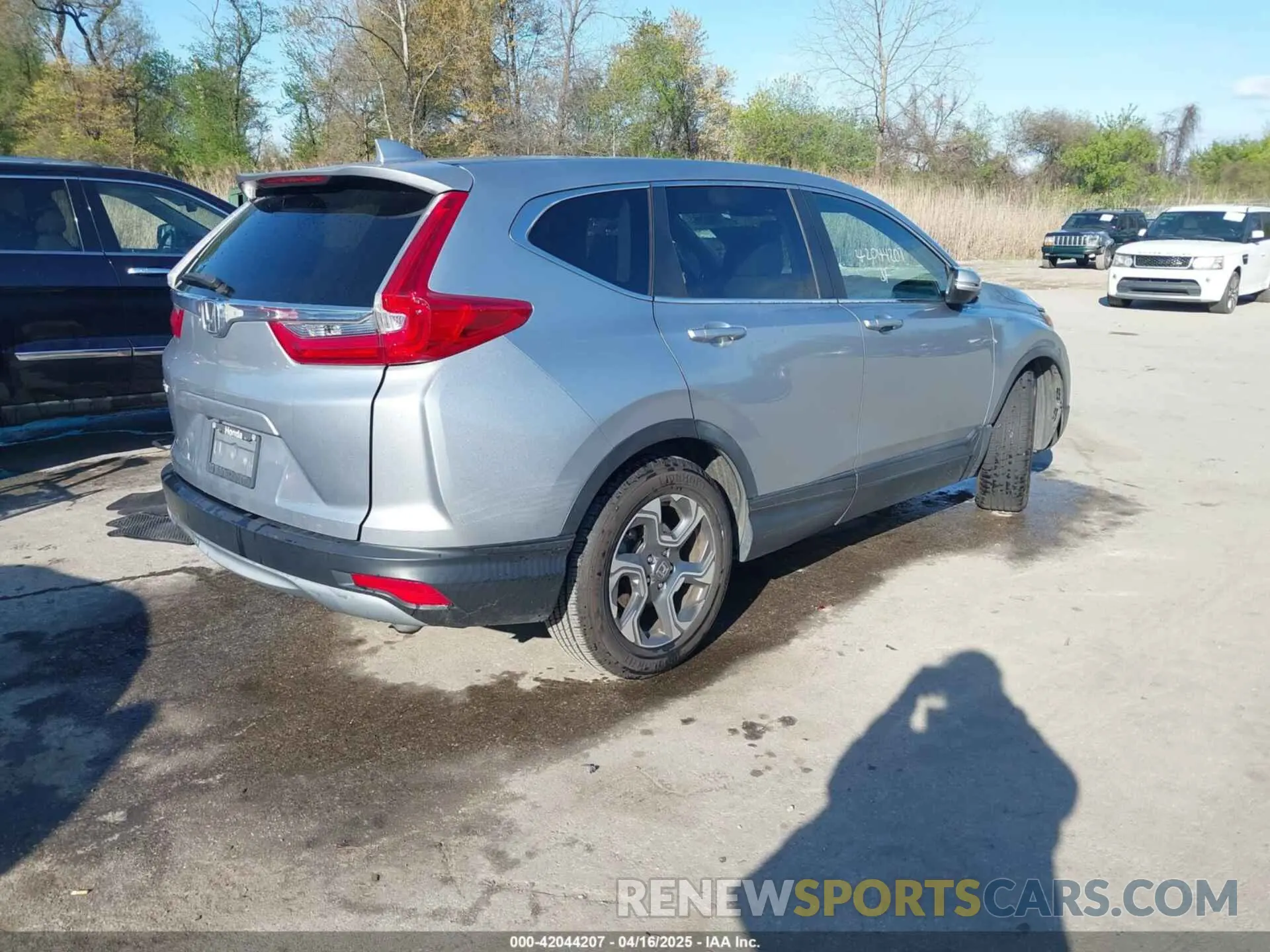 4 Photograph of a damaged car 5J6RW1H50KA012894 HONDA CR-V 2019