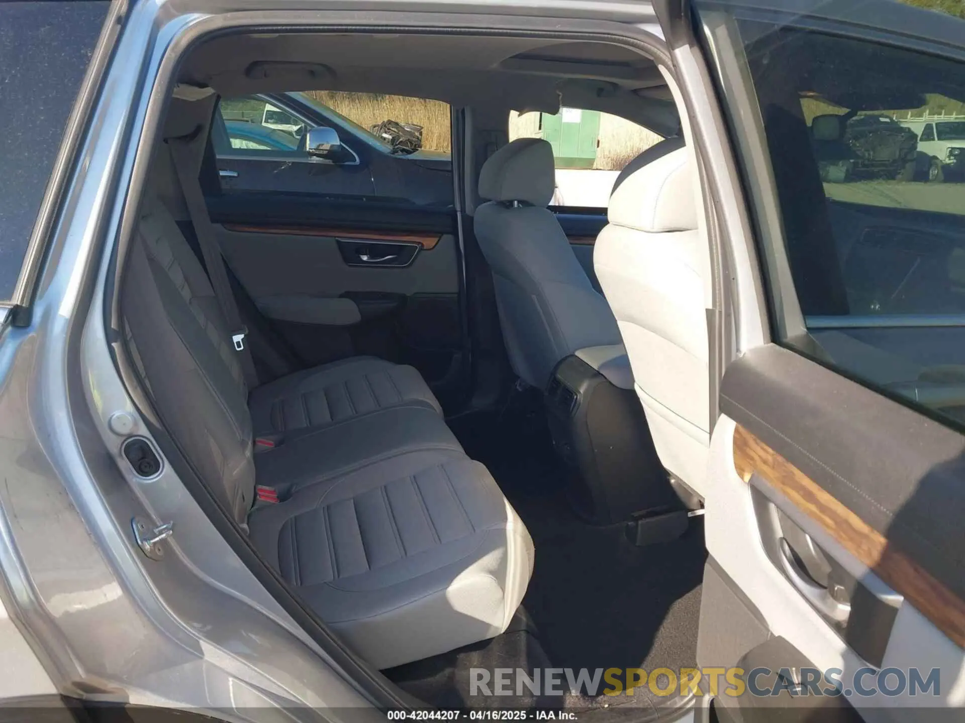 8 Photograph of a damaged car 5J6RW1H50KA012894 HONDA CR-V 2019