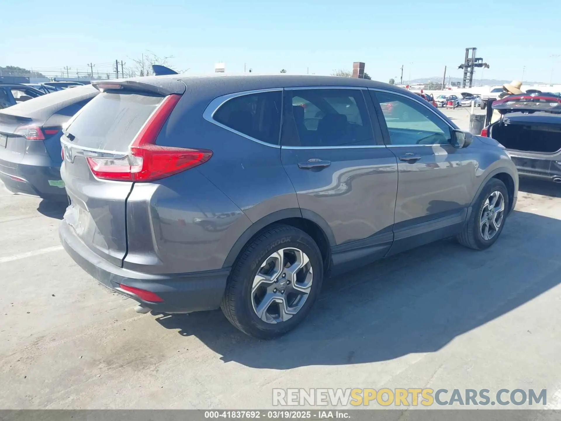 4 Photograph of a damaged car 5J6RW1H50KA044471 HONDA CR-V 2019