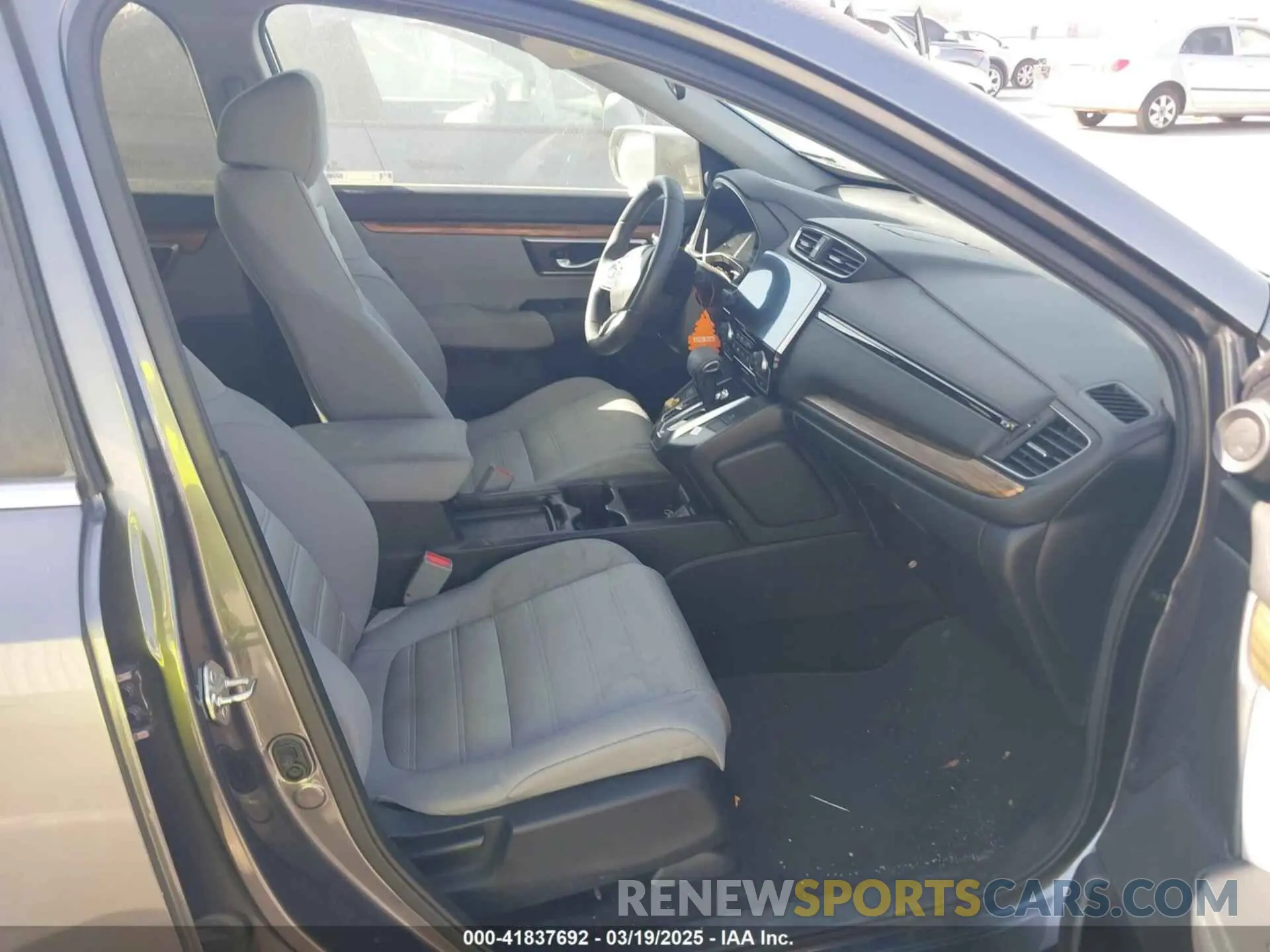 5 Photograph of a damaged car 5J6RW1H50KA044471 HONDA CR-V 2019