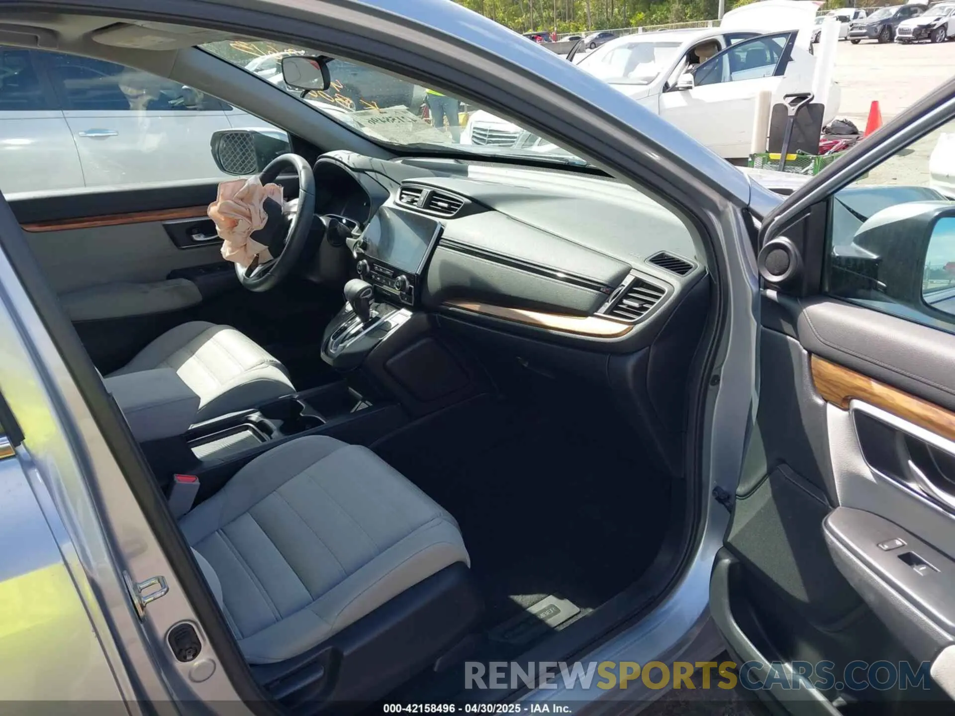 5 Photograph of a damaged car 5J6RW1H51KA008613 HONDA CR-V 2019