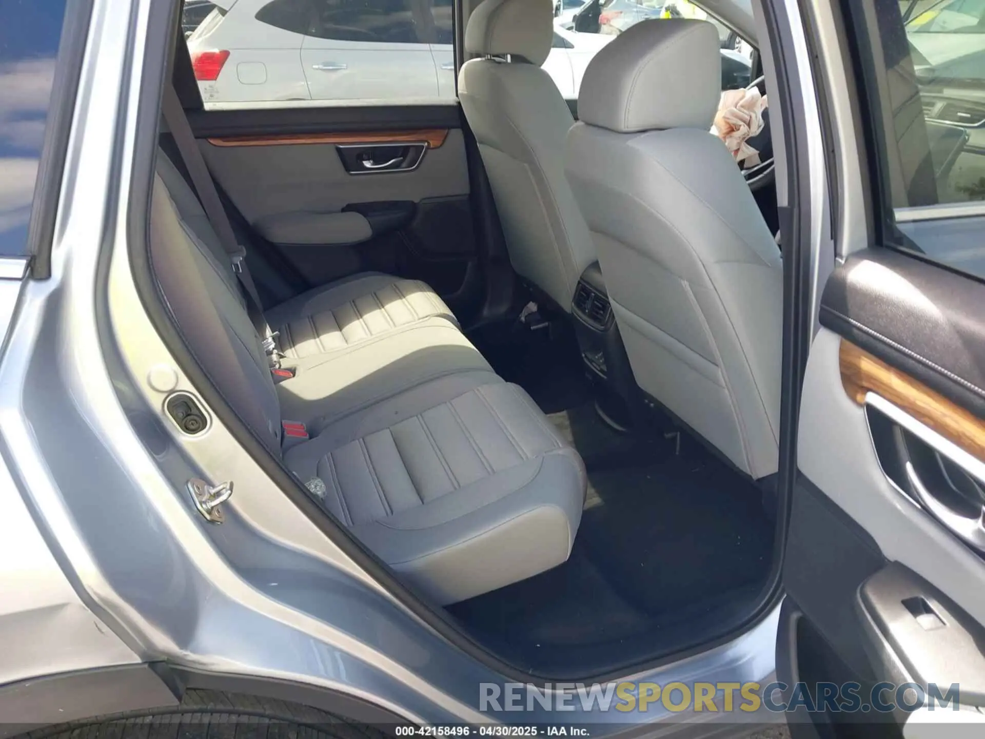 8 Photograph of a damaged car 5J6RW1H51KA008613 HONDA CR-V 2019