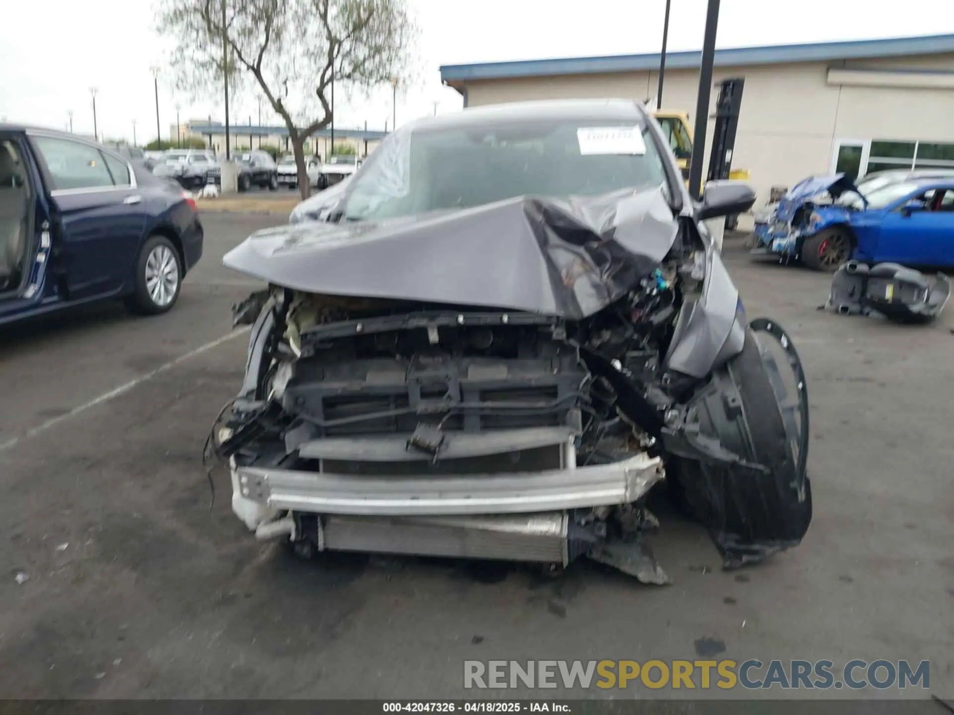 13 Photograph of a damaged car 5J6RW1H52KA020706 HONDA CR-V 2019