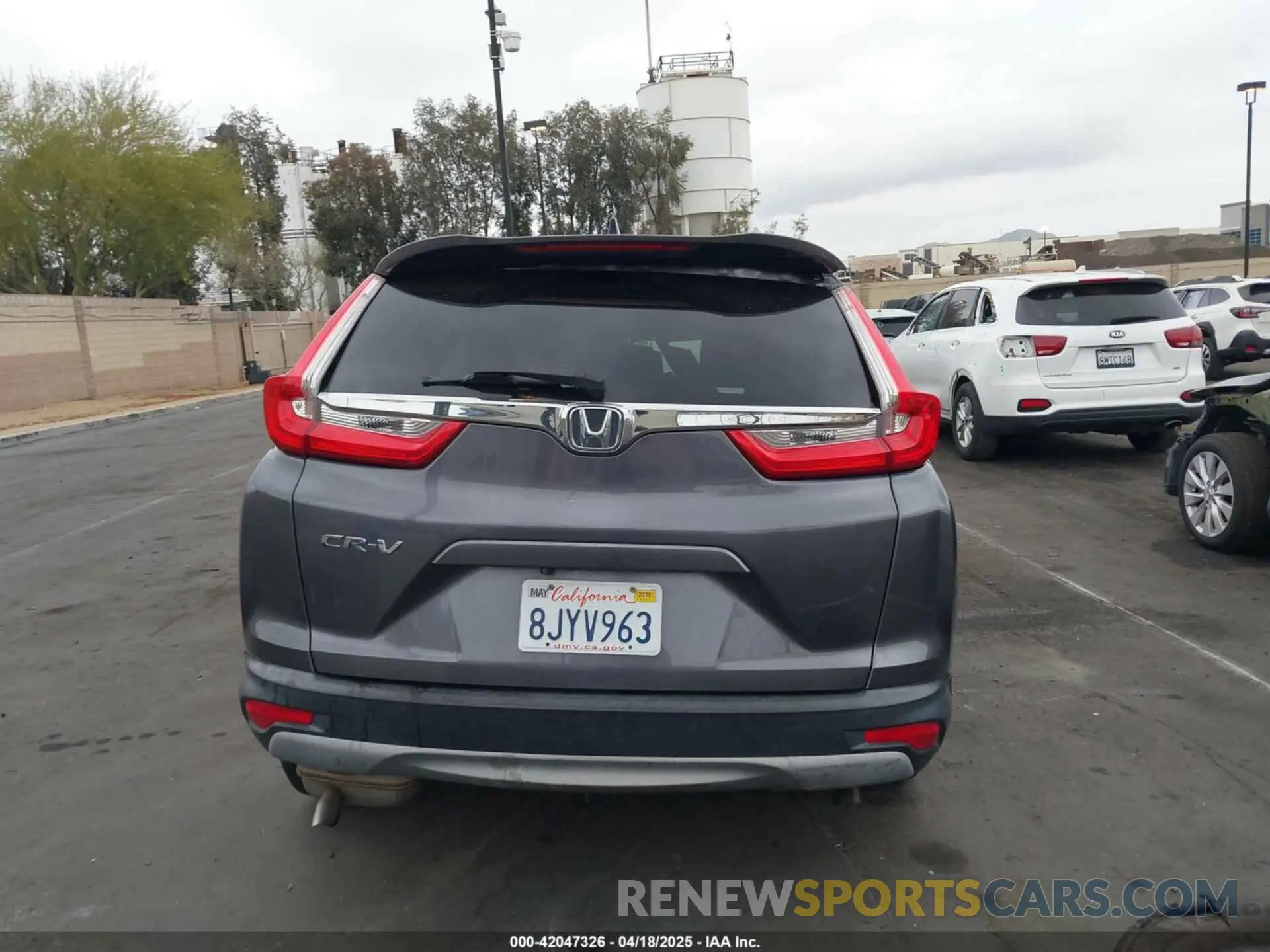 17 Photograph of a damaged car 5J6RW1H52KA020706 HONDA CR-V 2019