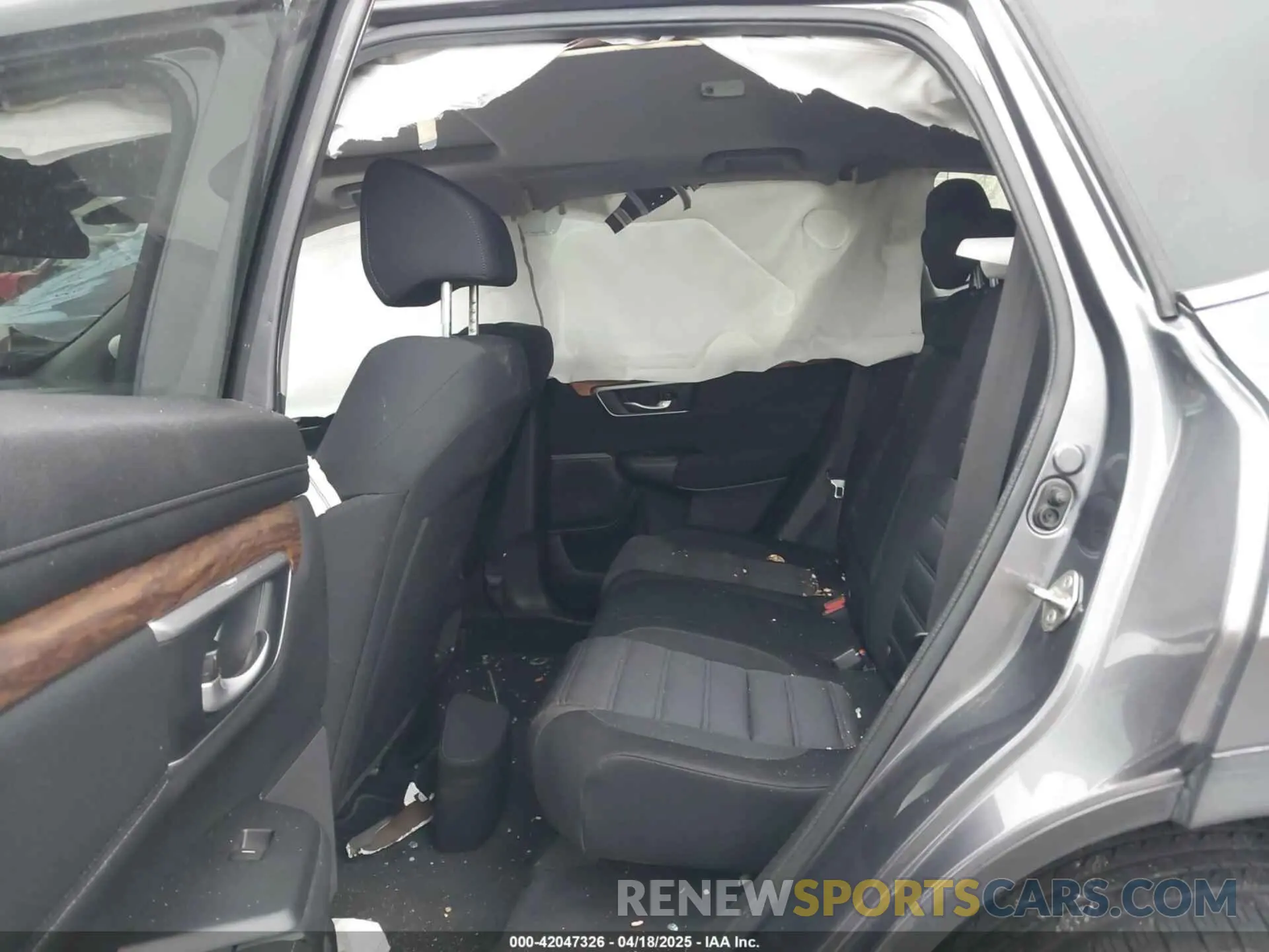 8 Photograph of a damaged car 5J6RW1H52KA020706 HONDA CR-V 2019
