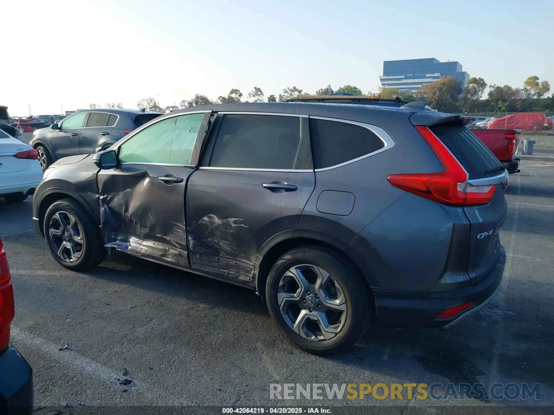 14 Photograph of a damaged car 5J6RW1H52KA033570 HONDA CR-V 2019