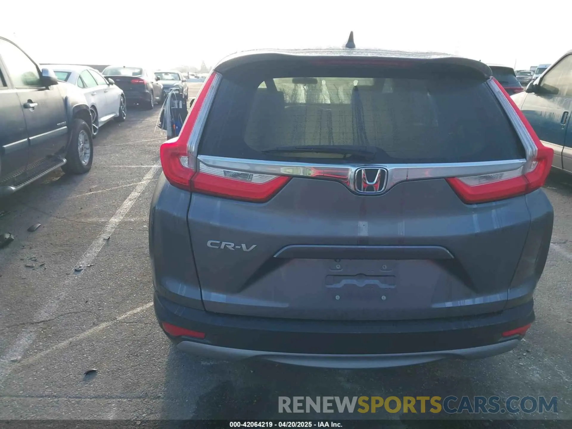 16 Photograph of a damaged car 5J6RW1H52KA033570 HONDA CR-V 2019