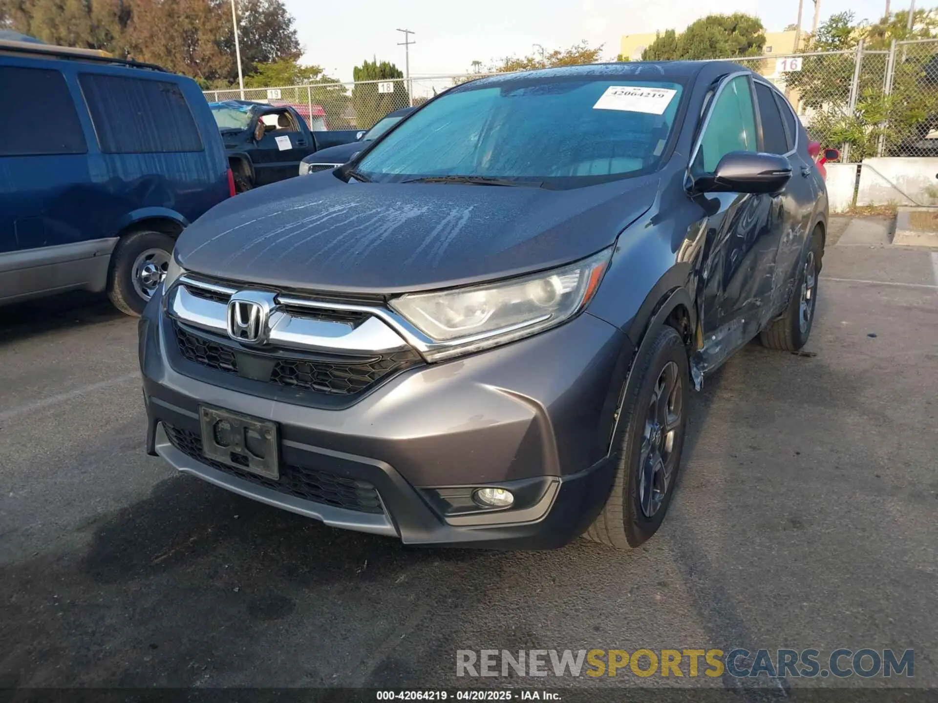 2 Photograph of a damaged car 5J6RW1H52KA033570 HONDA CR-V 2019