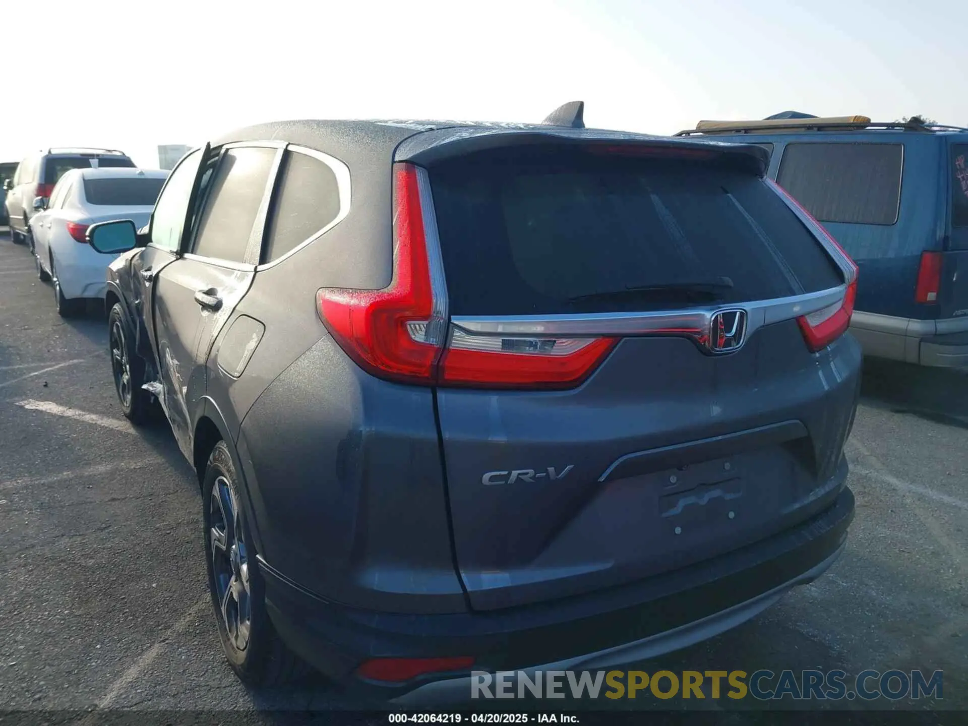 3 Photograph of a damaged car 5J6RW1H52KA033570 HONDA CR-V 2019