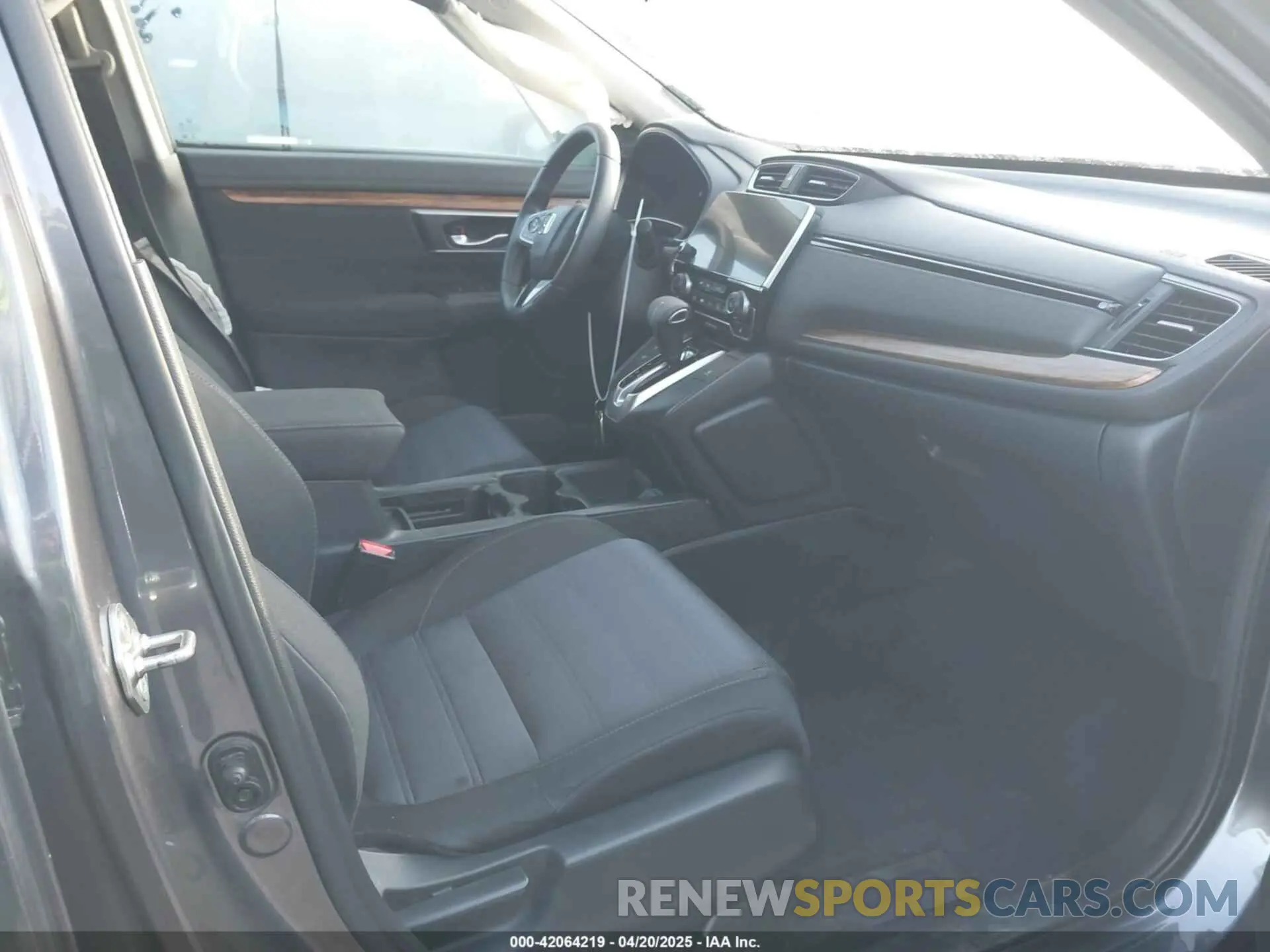 5 Photograph of a damaged car 5J6RW1H52KA033570 HONDA CR-V 2019