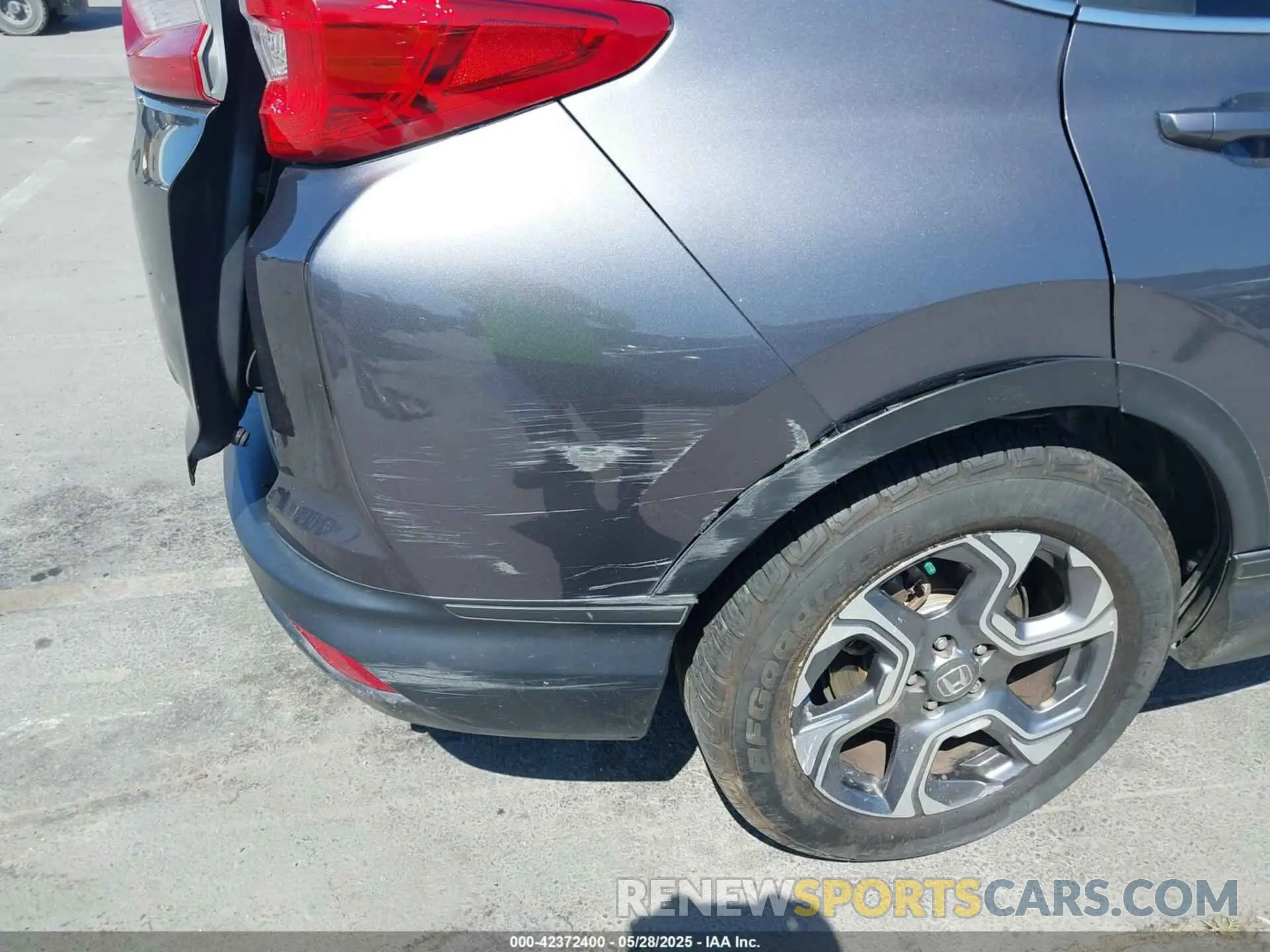 17 Photograph of a damaged car 5J6RW1H54KA011666 HONDA CR-V 2019