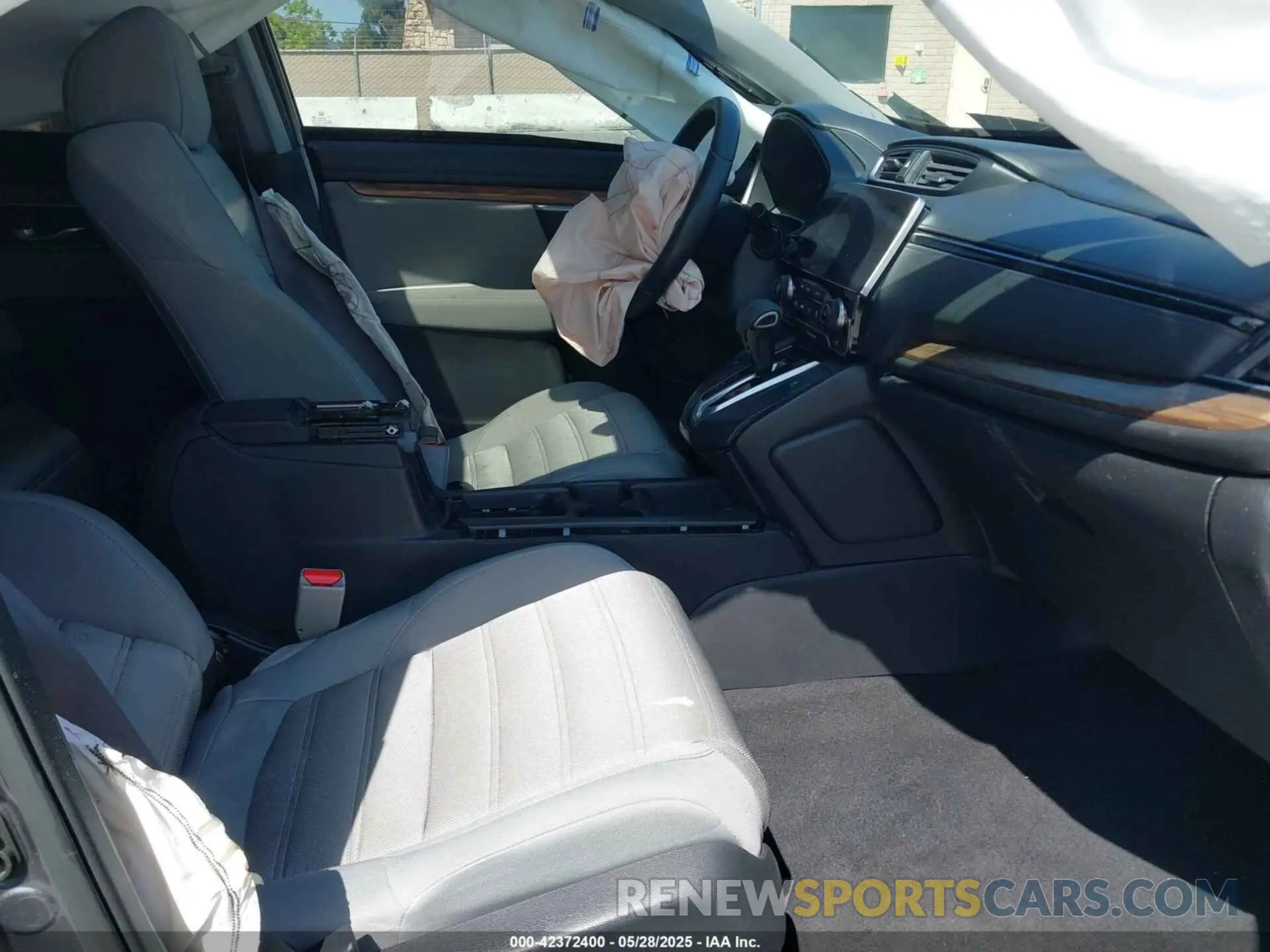 5 Photograph of a damaged car 5J6RW1H54KA011666 HONDA CR-V 2019