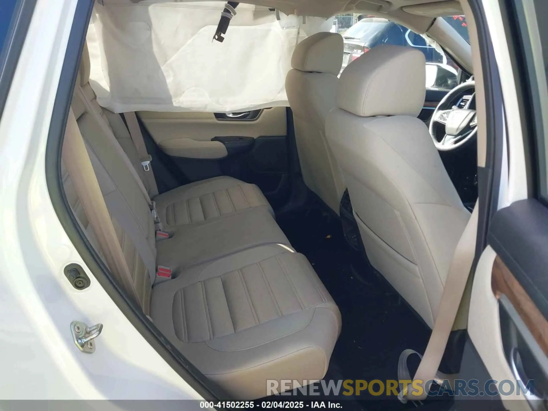 8 Photograph of a damaged car 5J6RW1H54KA017726 HONDA CR-V 2019