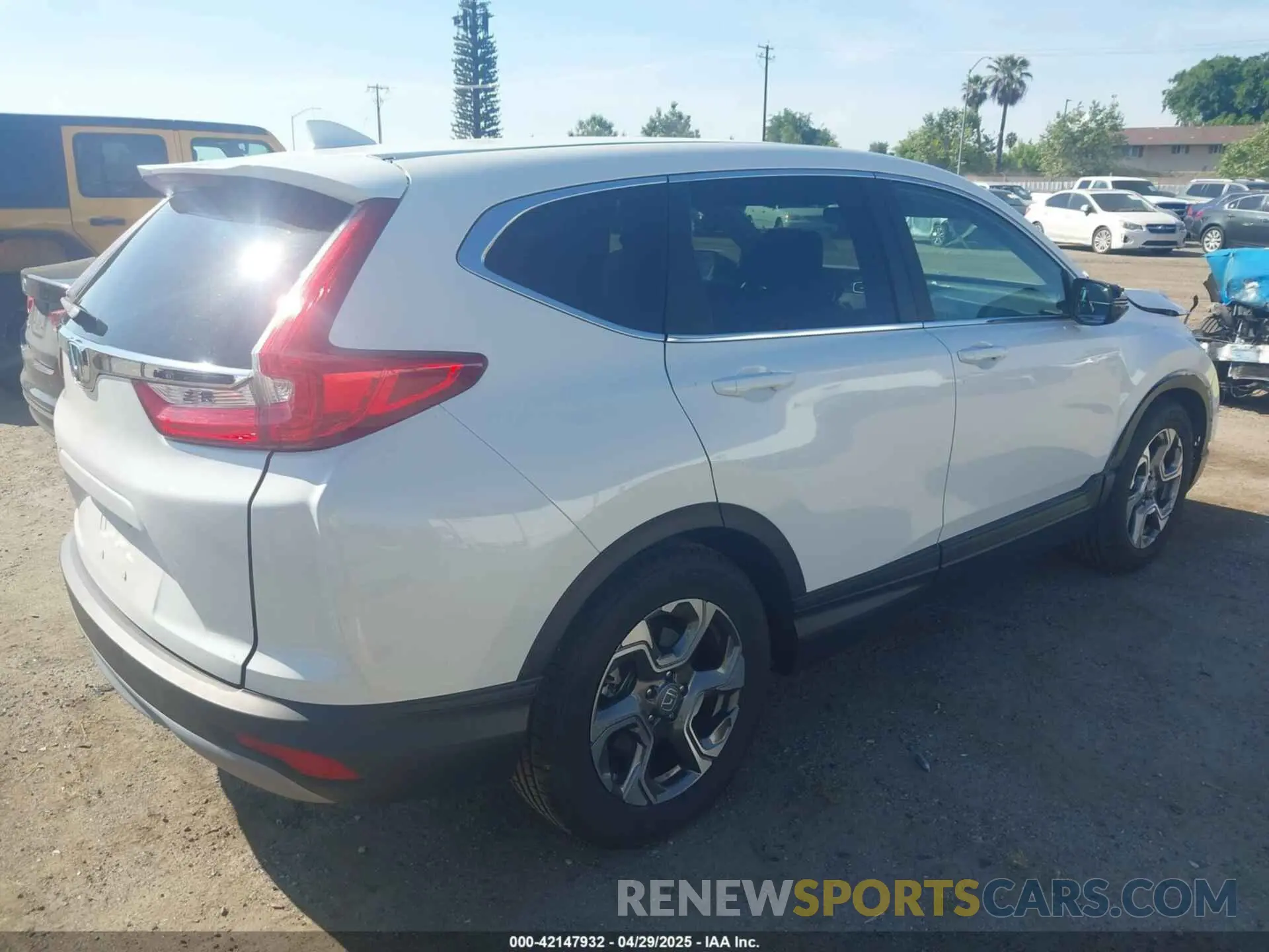 4 Photograph of a damaged car 5J6RW1H54KA020531 HONDA CR-V 2019