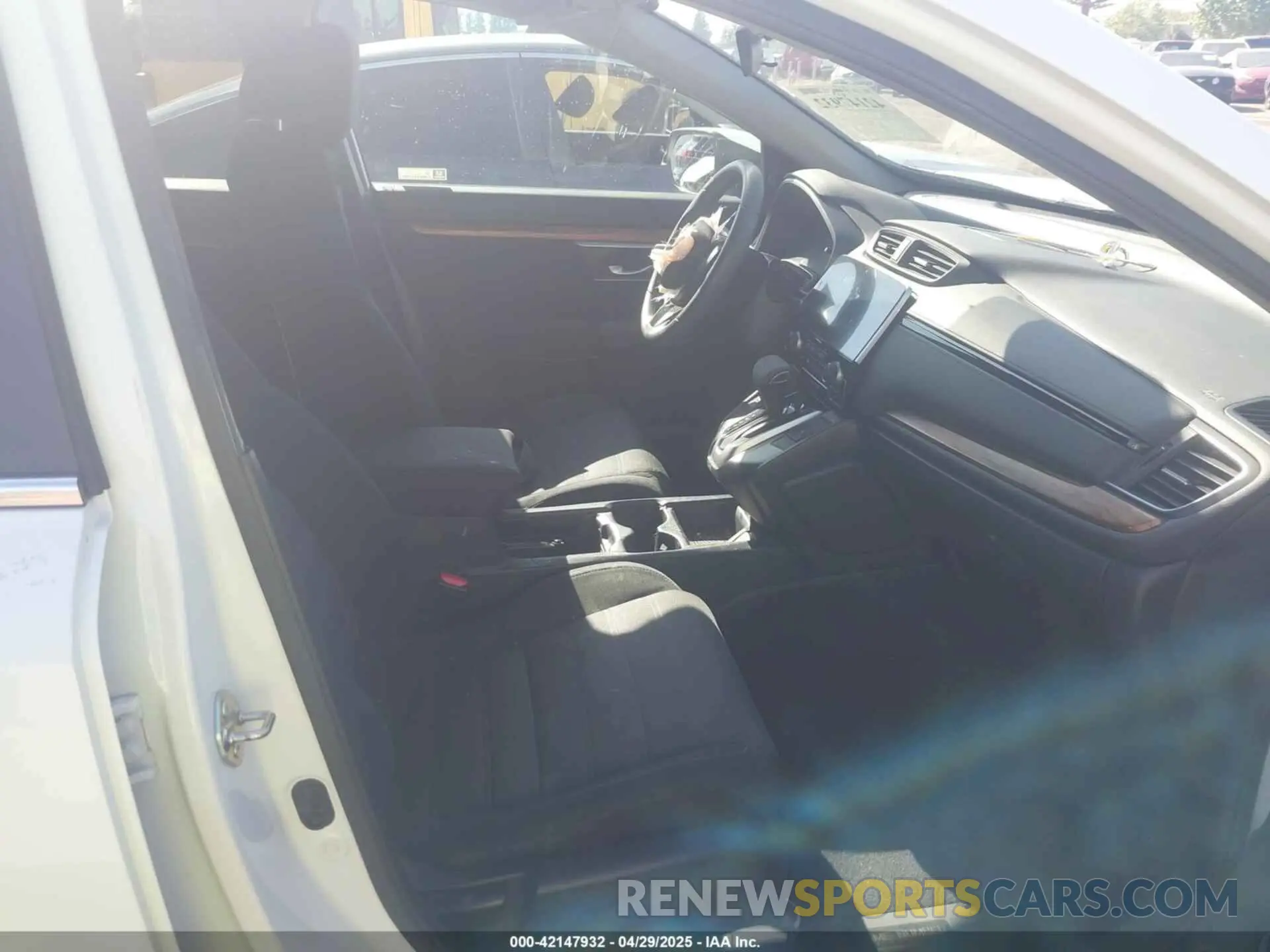 5 Photograph of a damaged car 5J6RW1H54KA020531 HONDA CR-V 2019