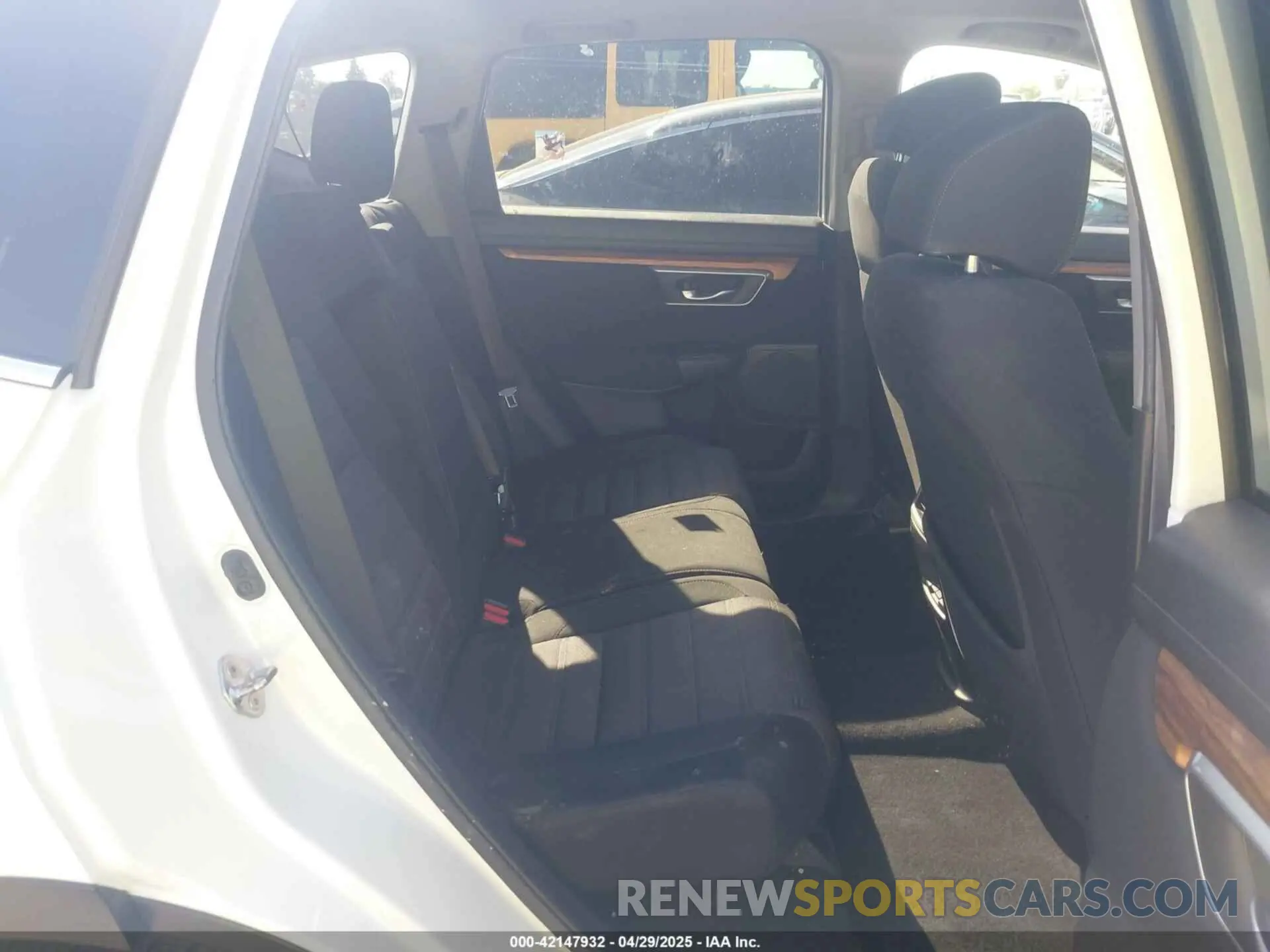 8 Photograph of a damaged car 5J6RW1H54KA020531 HONDA CR-V 2019