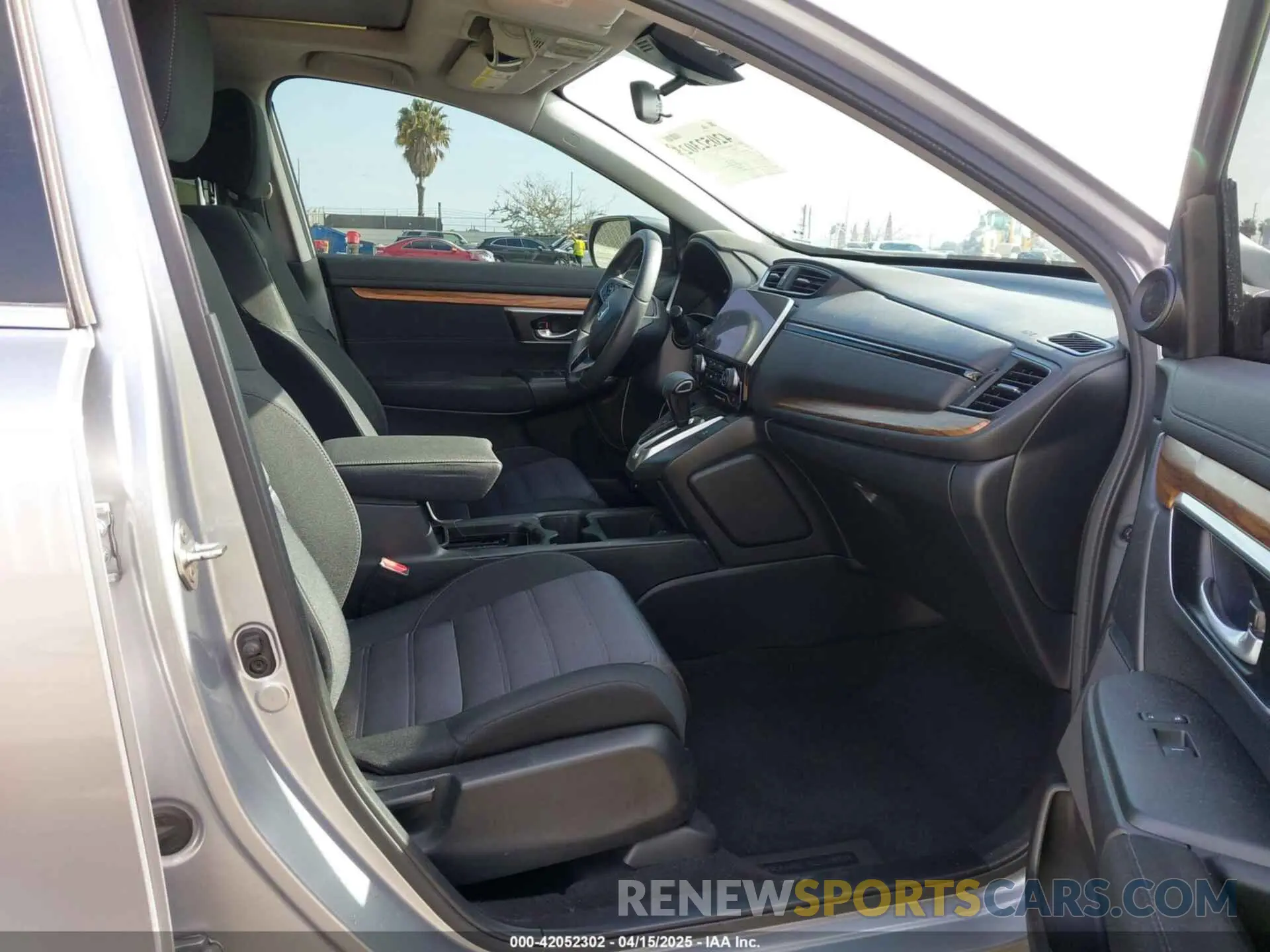 5 Photograph of a damaged car 5J6RW1H54KA027818 HONDA CR-V 2019