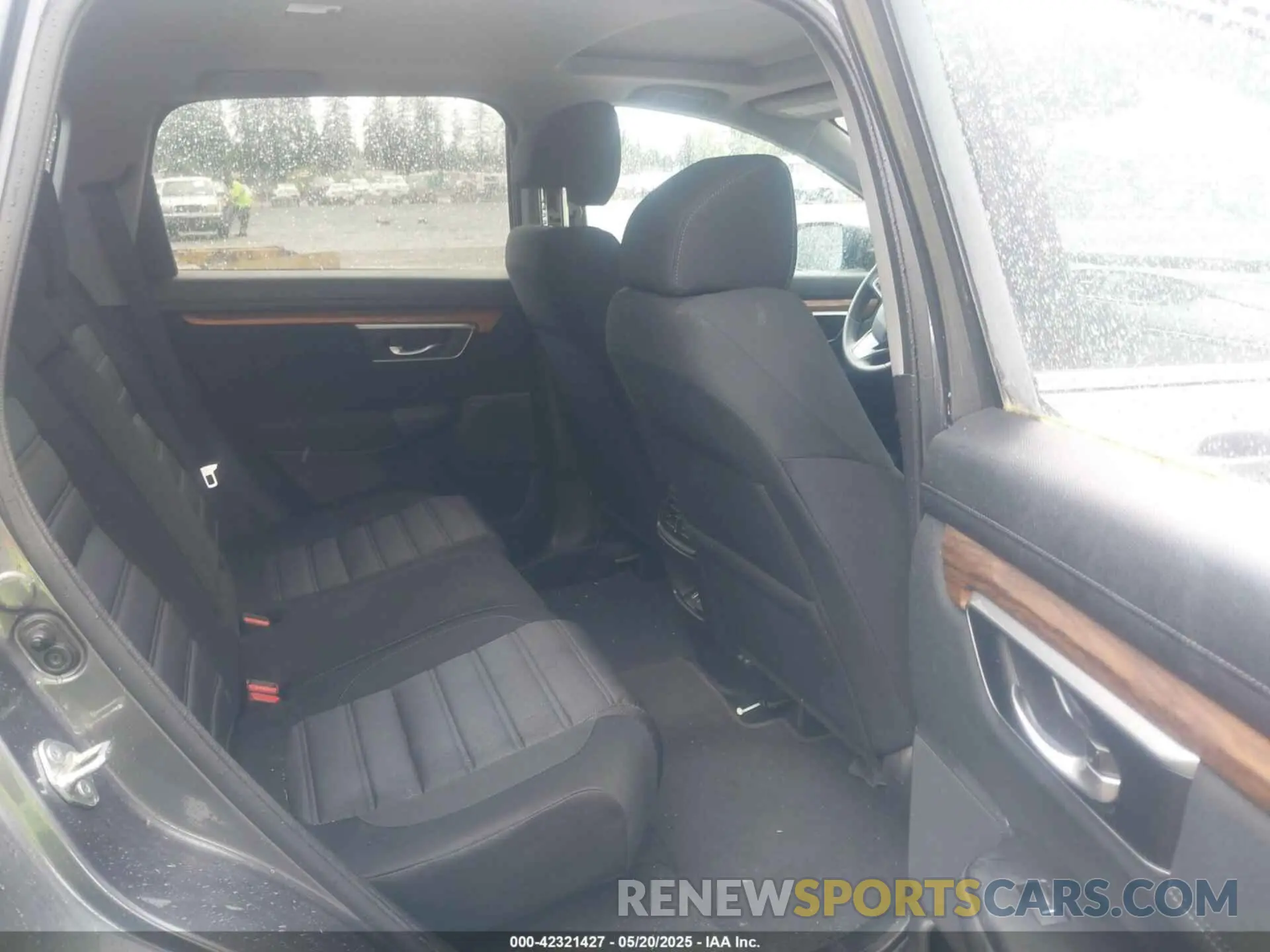 8 Photograph of a damaged car 5J6RW1H55KA005410 HONDA CR-V 2019